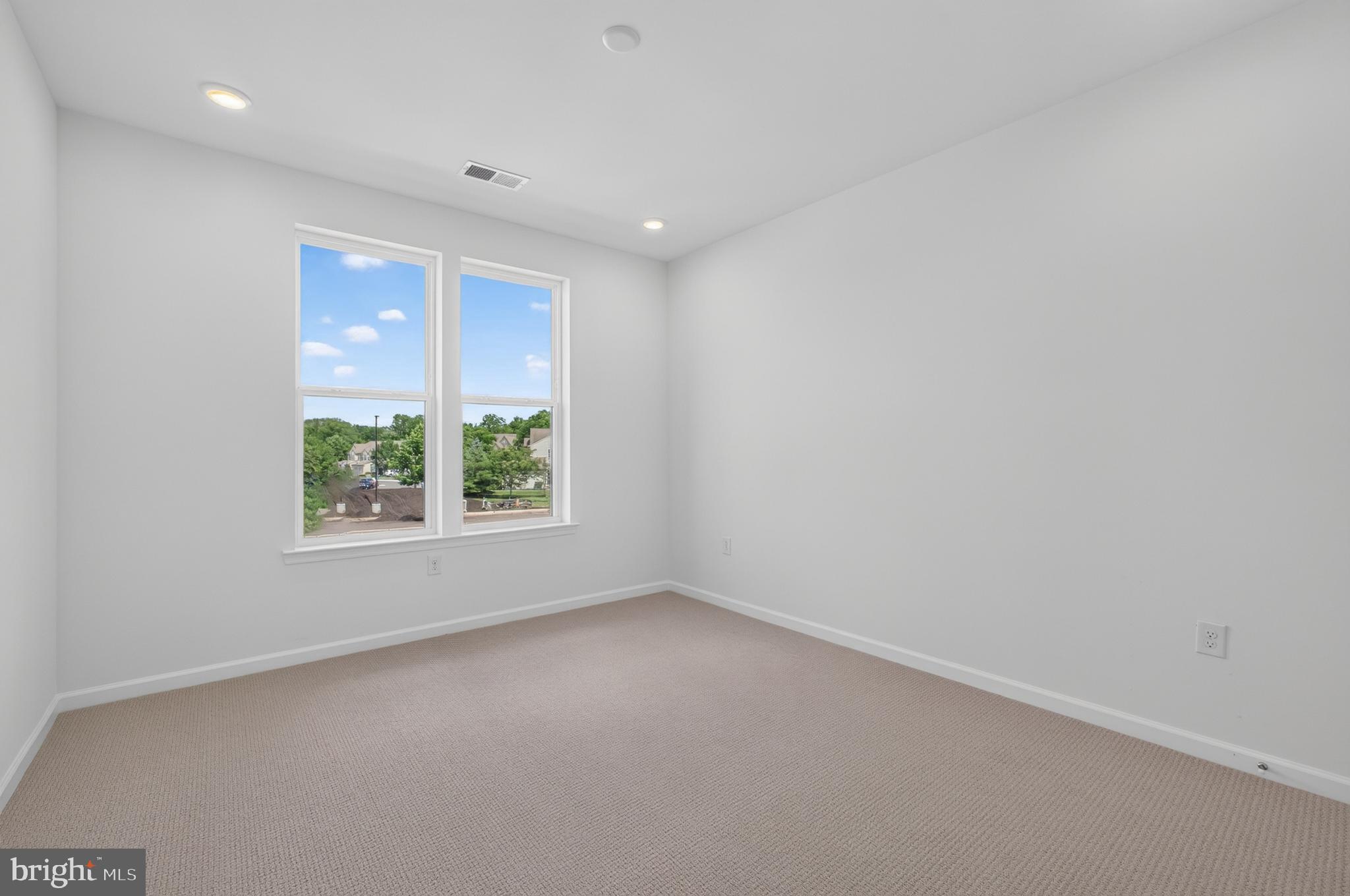 LINK AT COLMAR - Residential