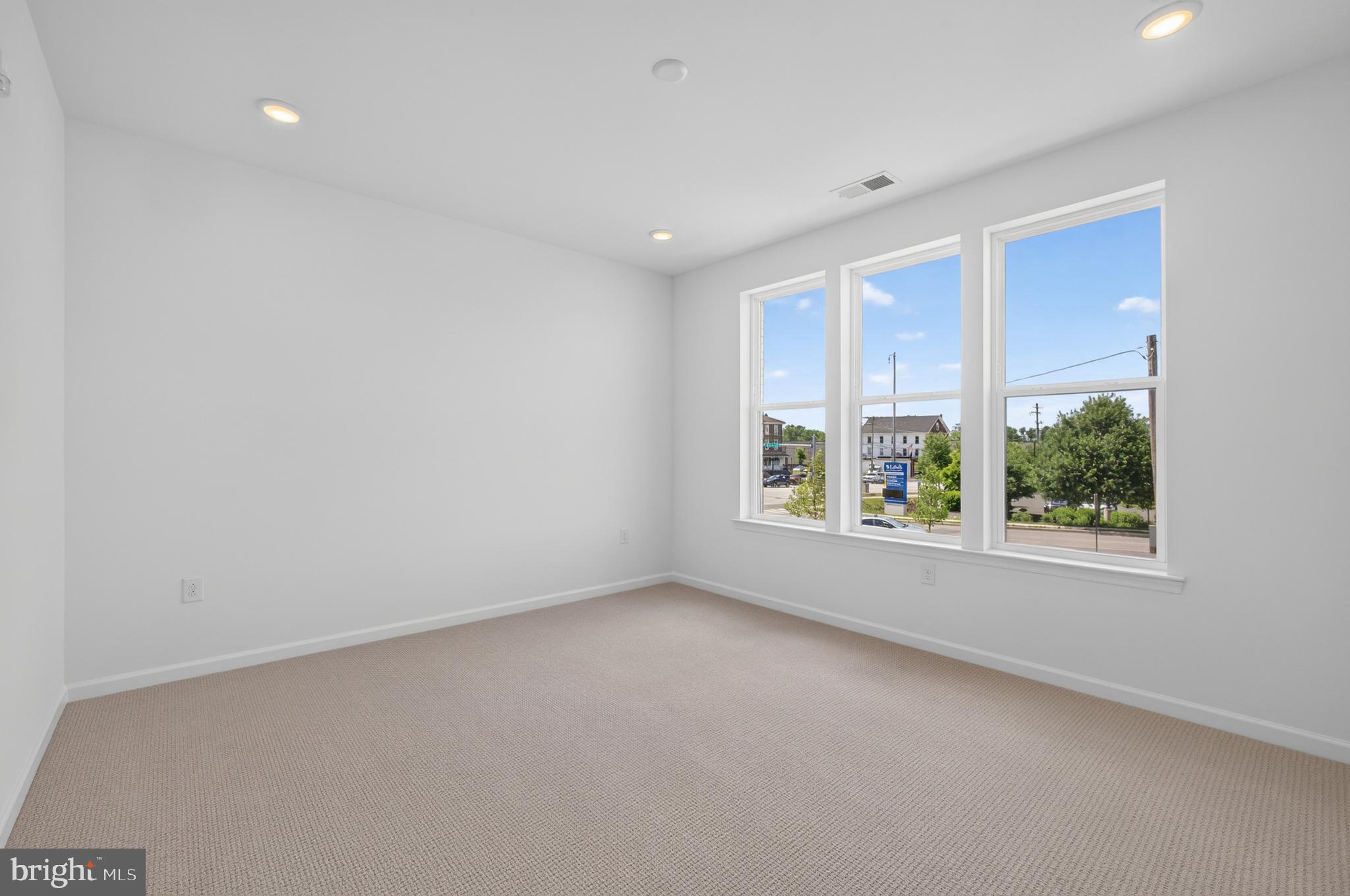 LINK AT COLMAR - Residential