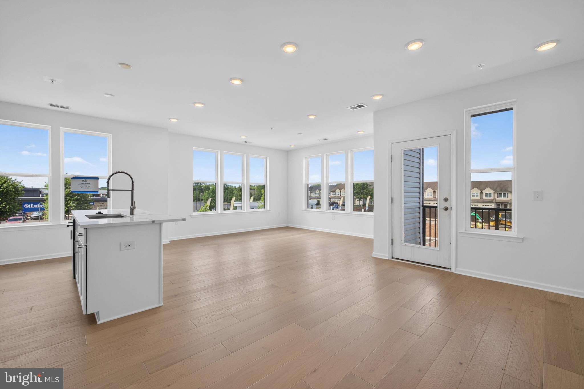 LINK AT COLMAR - Residential