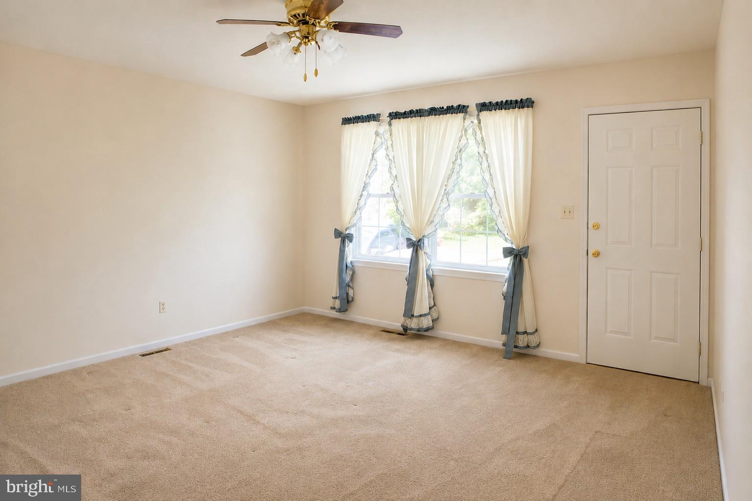 HOLLYWOOD SHORES - Residential