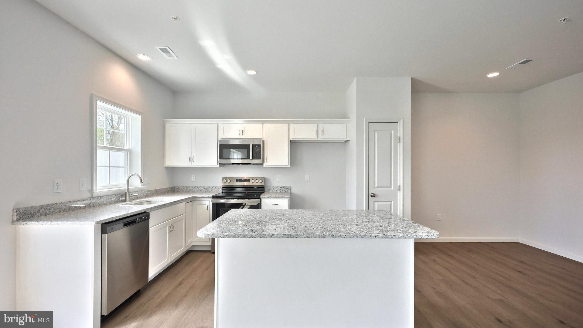 THE TOWNES AT BRIAR CREEK - Residential