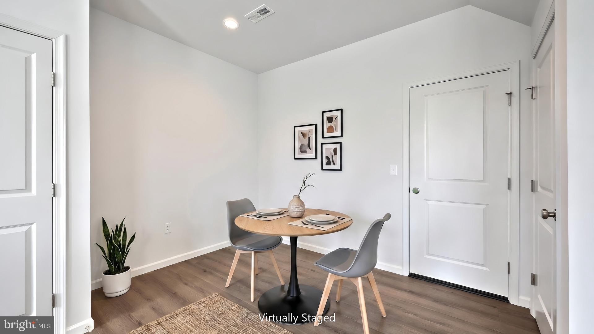 THE TOWNES AT BRIAR CREEK - Residential