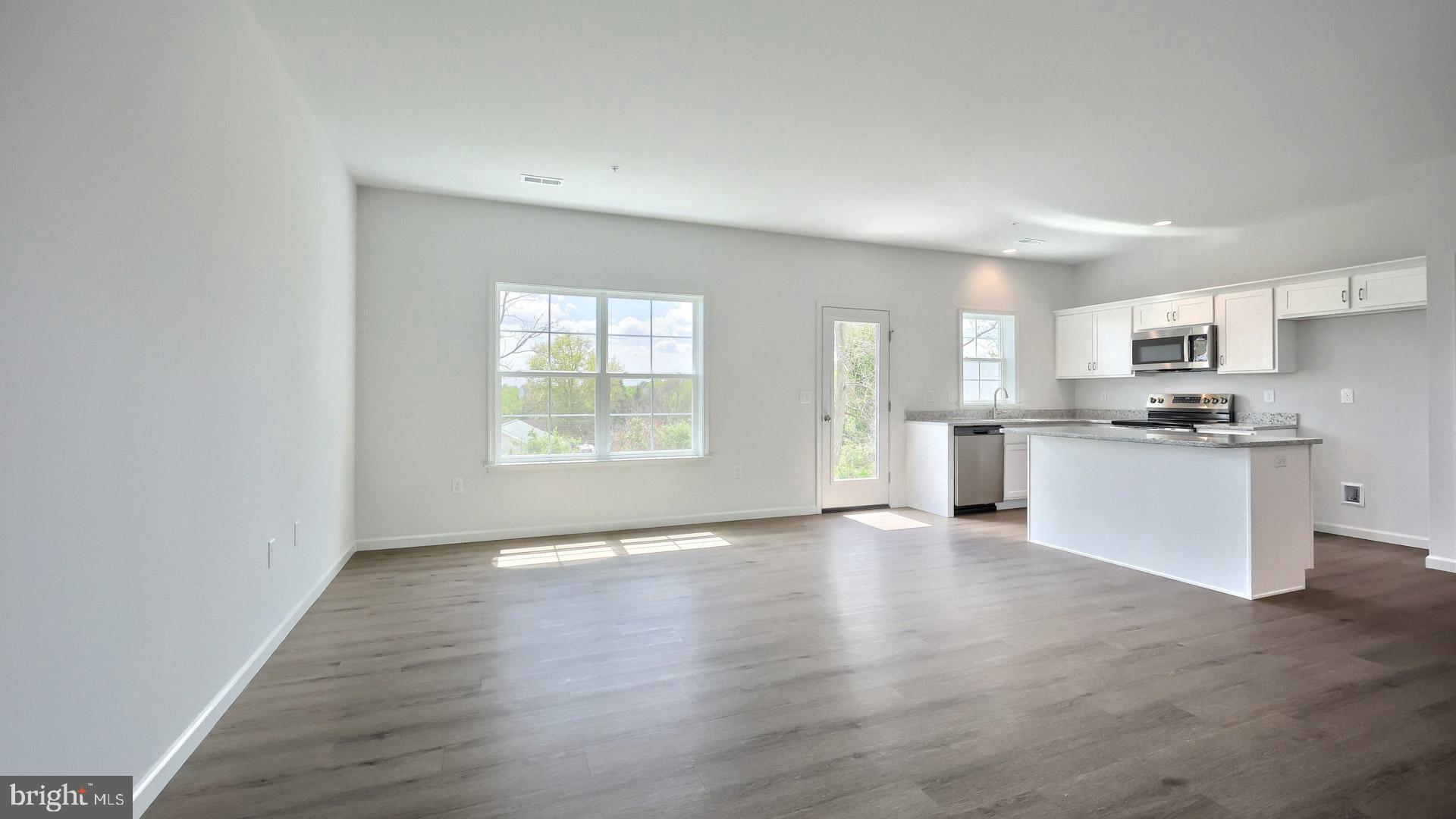 THE TOWNES AT BRIAR CREEK - Residential