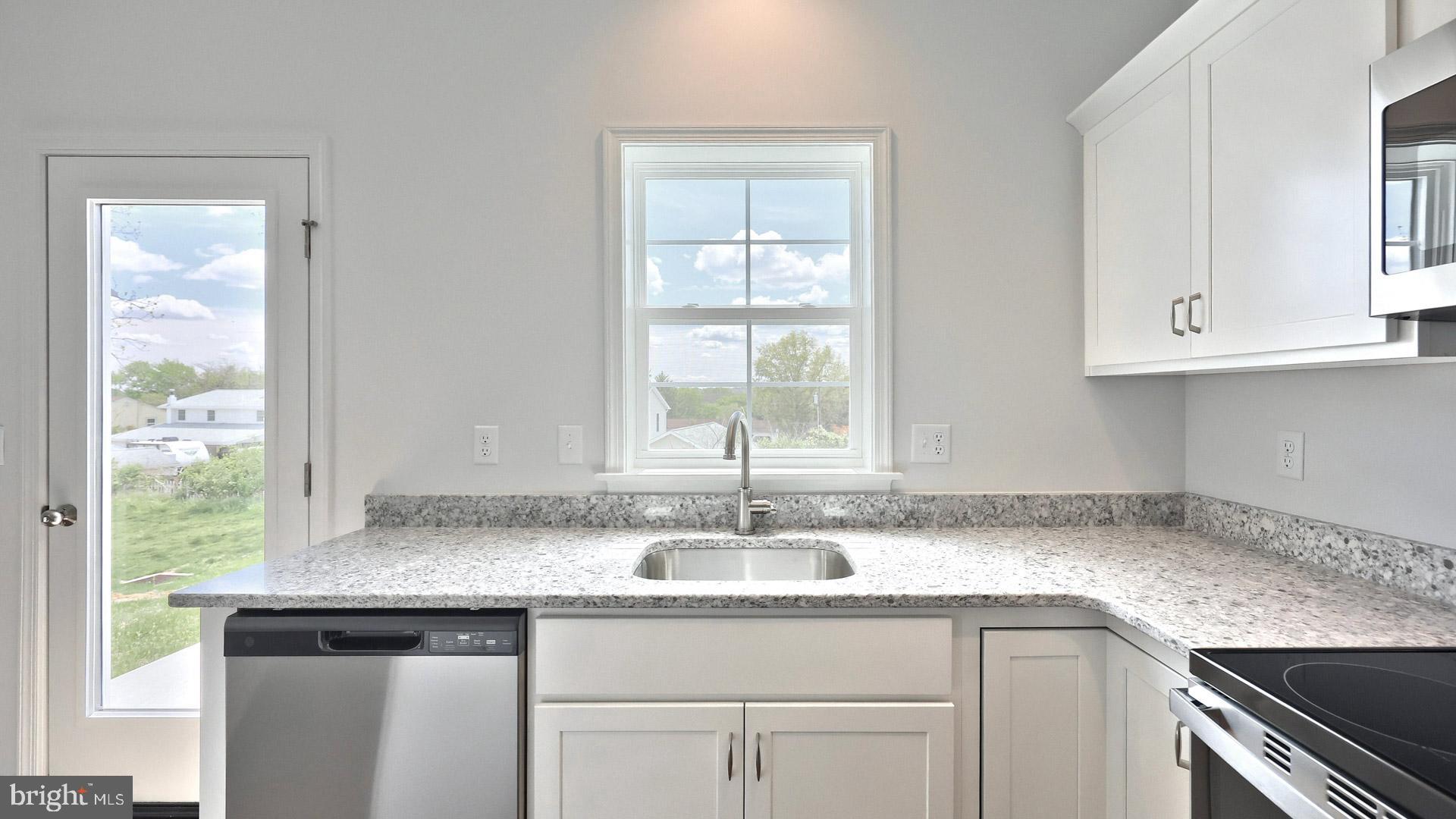 THE TOWNES AT BRIAR CREEK - Residential