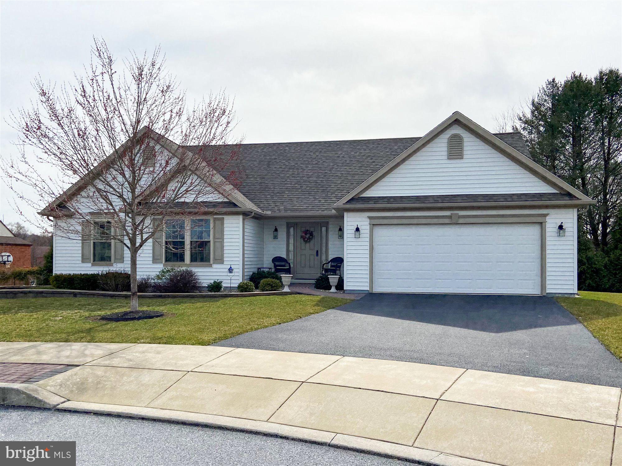 One-owner rancher situated on a cul-de-sac in the walkable neighborhood of Quarry Ridge.  This beautiful home has been meticulously maintained.  Open concept, wood flooring, granite counters, covered deck are perfect for entertaining.  Great location in Quarryville Borough, close to all amenities and major routes.
