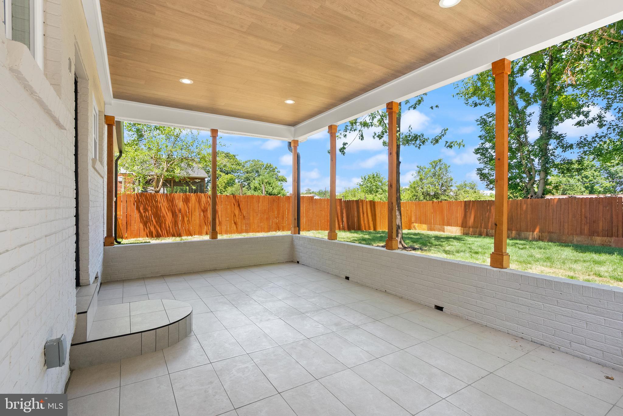 ROCKVILLE - Residential