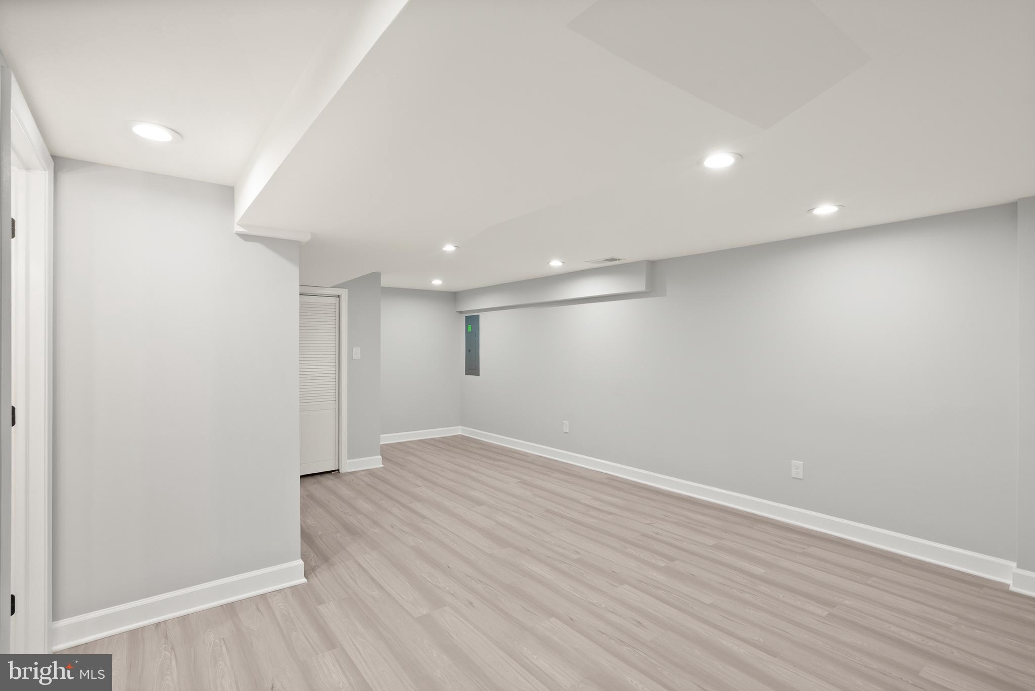 ROCKVILLE - Residential