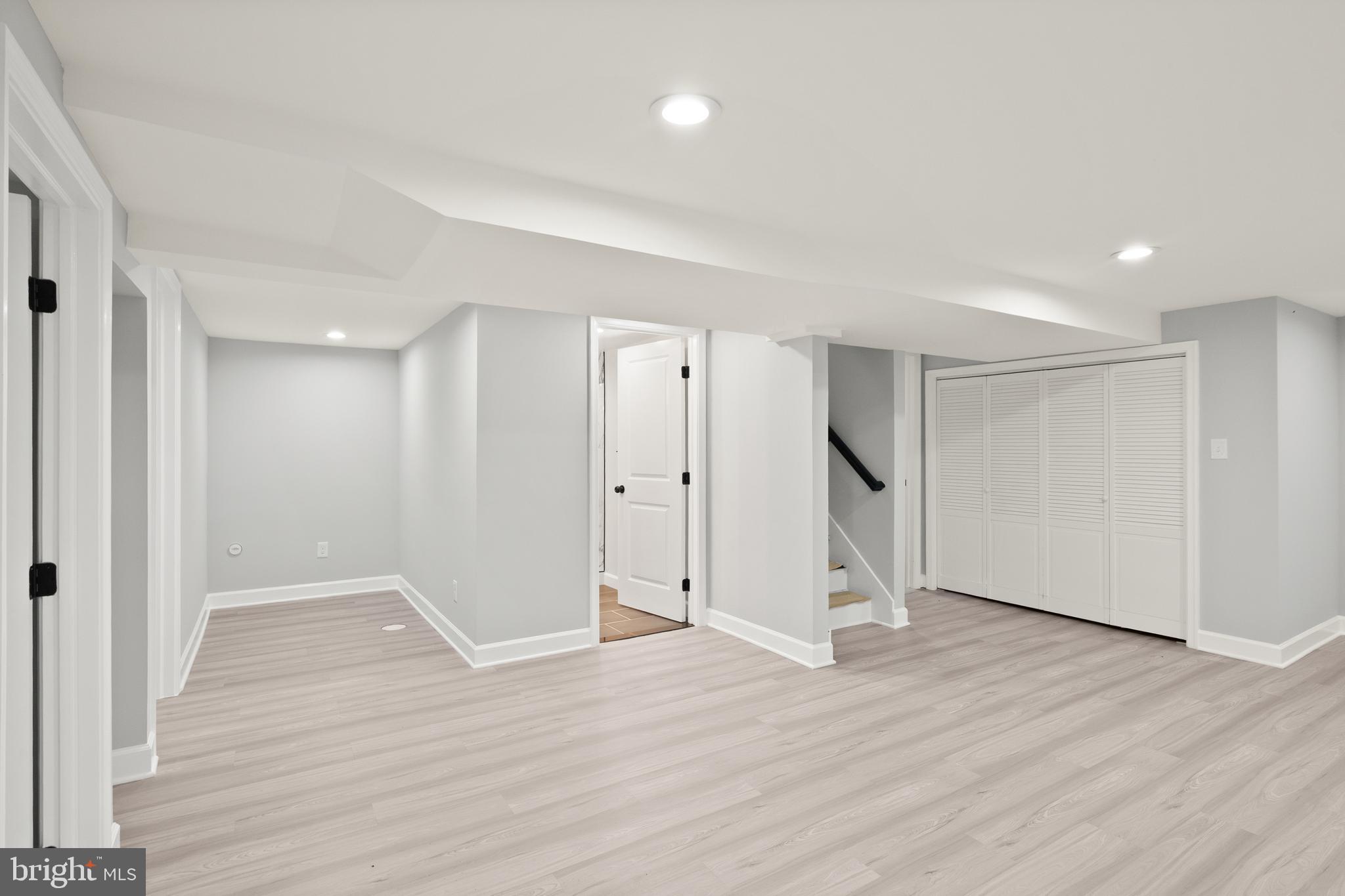 ROCKVILLE - Residential
