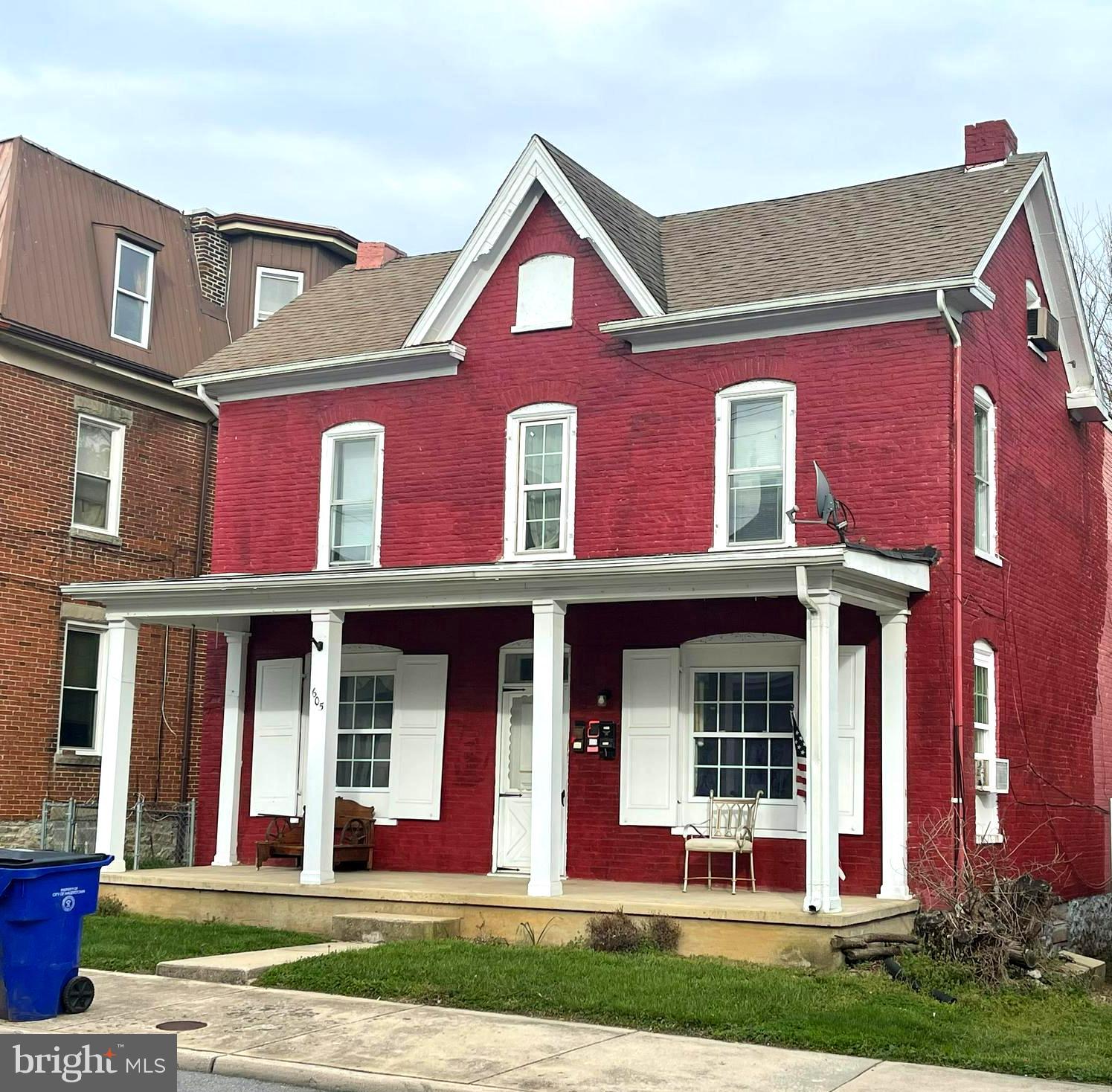 Huge 2nd Floor, 1 bedroom, 1 bath apartment in Hagerstown available for rent.  Heat, water/sewer/trash included in the rent!  This spacious apartment offers washer/dryer hook ups, large eat in kitchen and lots of storage.  Pets are case by case with a strong application, additional pet deposit and monthly pet rent.  Maximum 2 pets (no exceptions).  Breed restrictions will apply.  Contact us today to schedule a tour!