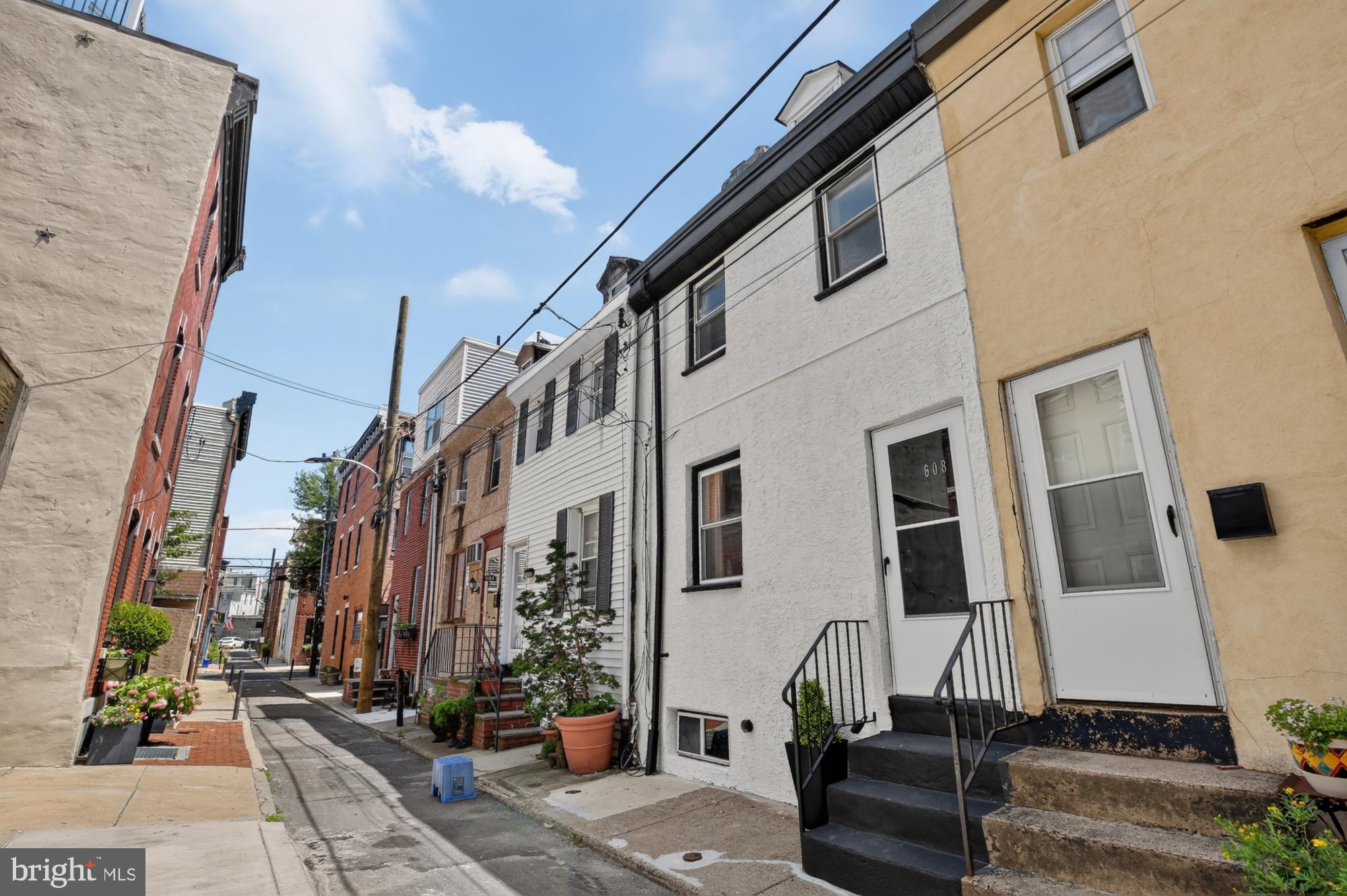 QUEEN VILLAGE - Residential