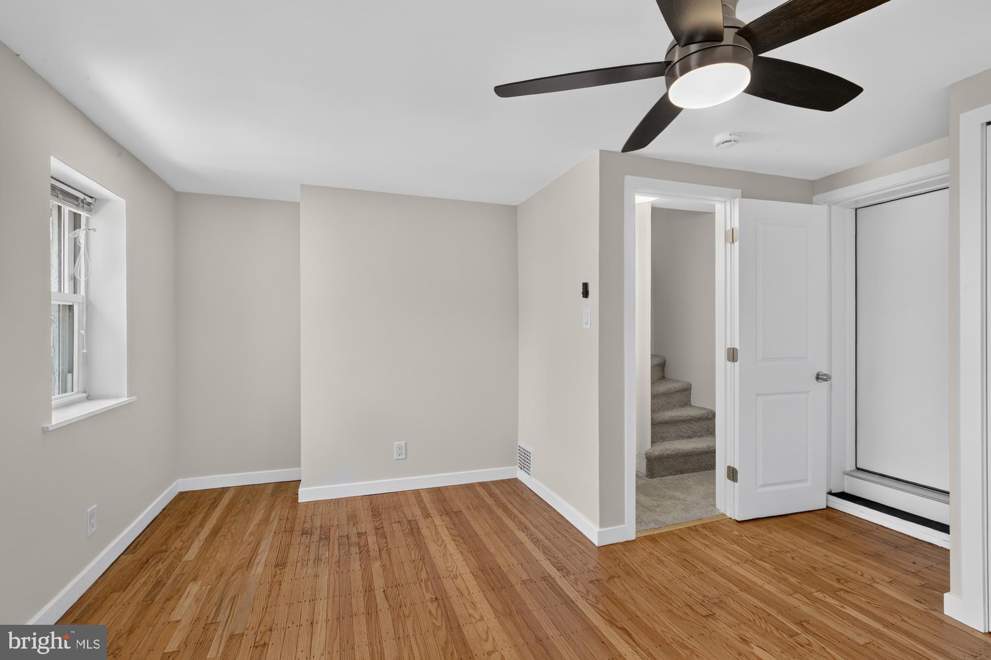 QUEEN VILLAGE - Residential