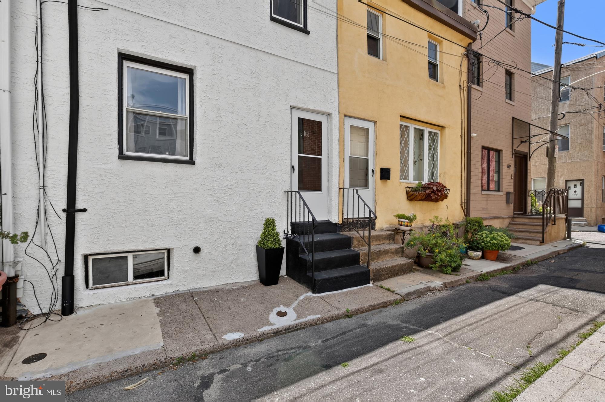 QUEEN VILLAGE - Residential