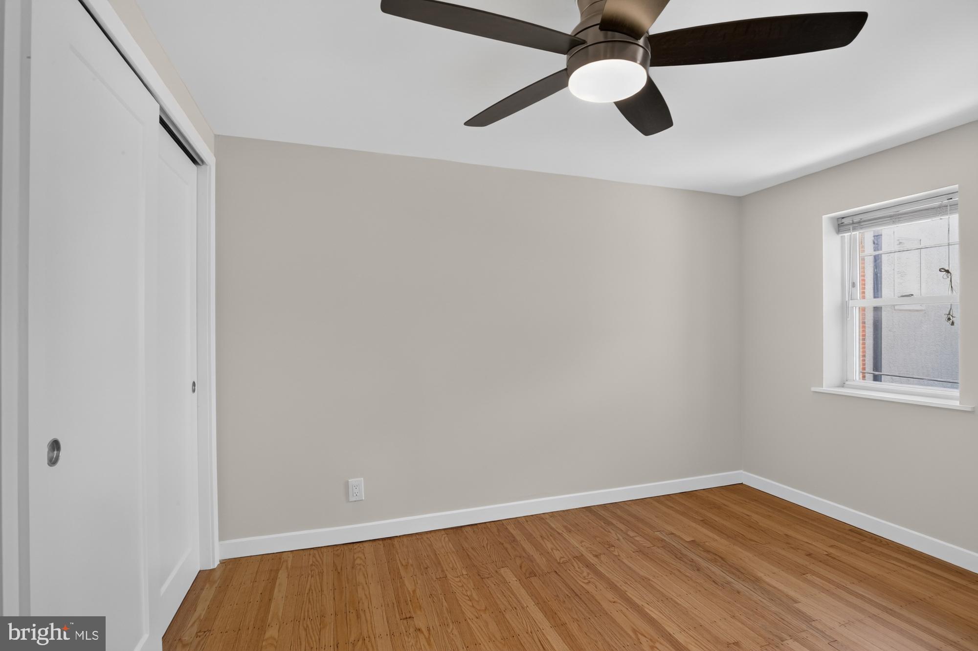 QUEEN VILLAGE - Residential