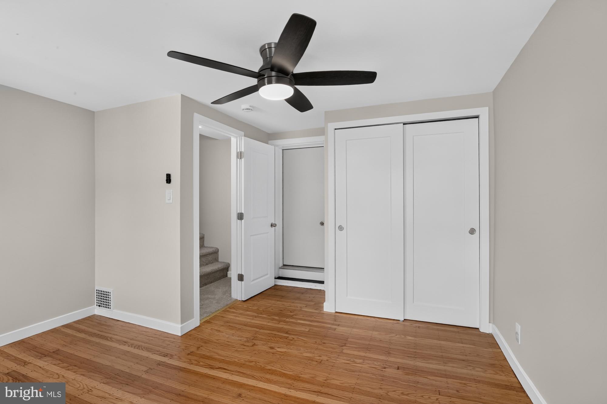 QUEEN VILLAGE - Residential