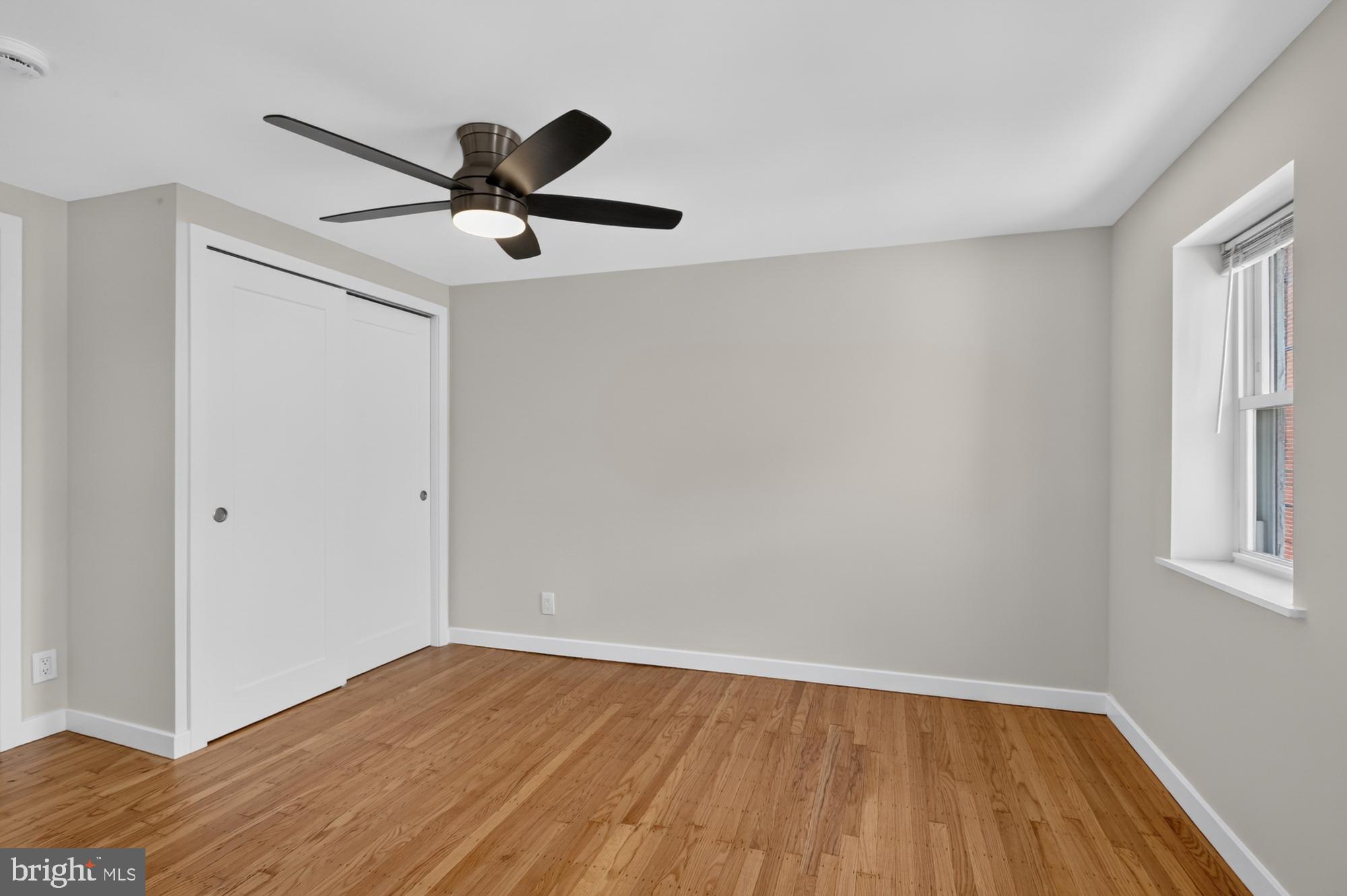 QUEEN VILLAGE - Residential