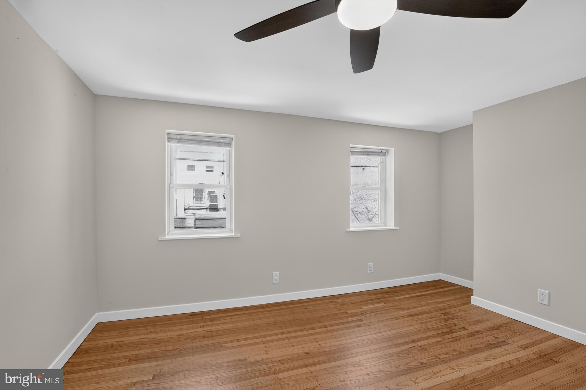 QUEEN VILLAGE - Residential