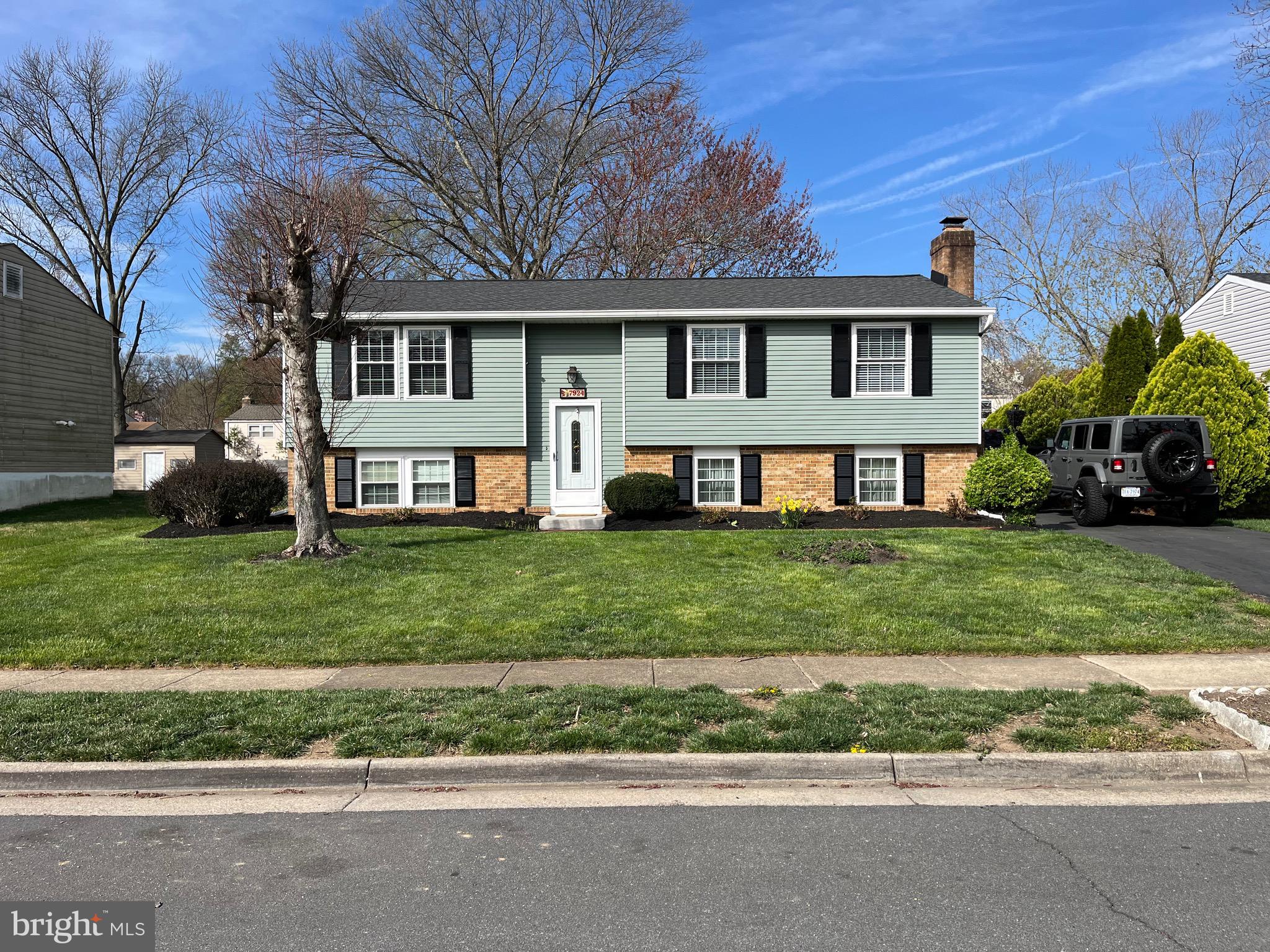 GREAT LOCATION ON THIS WELL MAINTAINED HOUSE ON A FLAT YARD,  UPGRADES INCLUDE UPDATED KITCHEN, NEWER ROOF,  CERAMIC TILE ON LOWER LEVEL, NEWER HARDWOOD FLOOR ON THE LIVING ROOM, GRANITE COUNTER TOPS,  ALL NEW GUTTERS WITH LEAF GUARD AND DOWN SPOUTS, DOUBLE PANE WINDOWS, RENOVATED REAR DECK, WITH A OVERSIZED DRIVE WAY, NEW CARPET, FRESH PAINT ON THE WELL KEPT ALUMINUM SIDING AND MANY MORE, MOVE IN READY, THANK YOU FOR SHOWING.