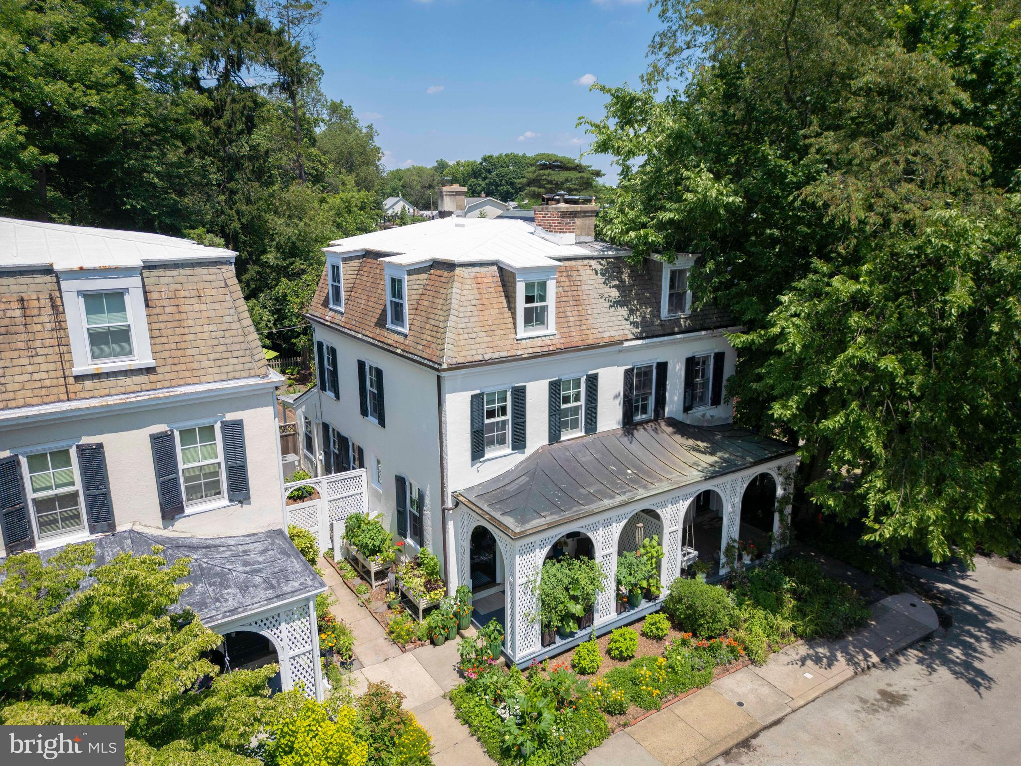 CHESTNUT HILL - Residential