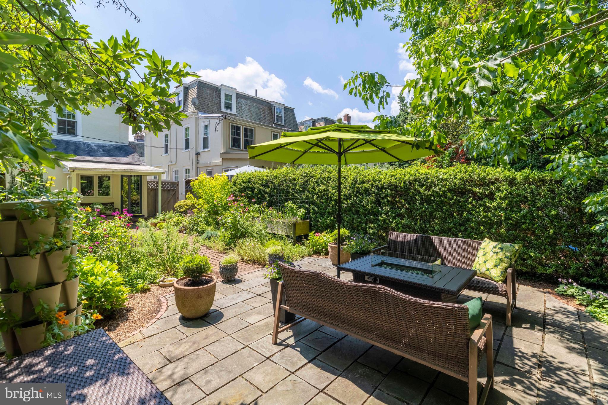 CHESTNUT HILL - Residential