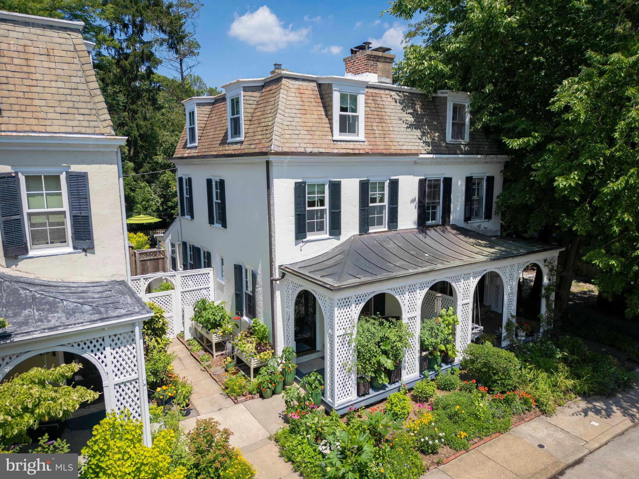 CHESTNUT HILL - Residential