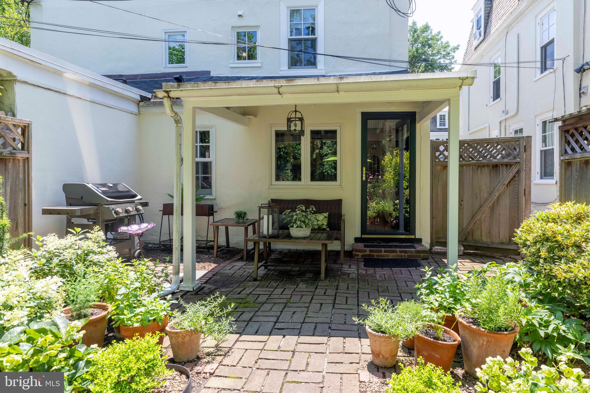 CHESTNUT HILL - Residential