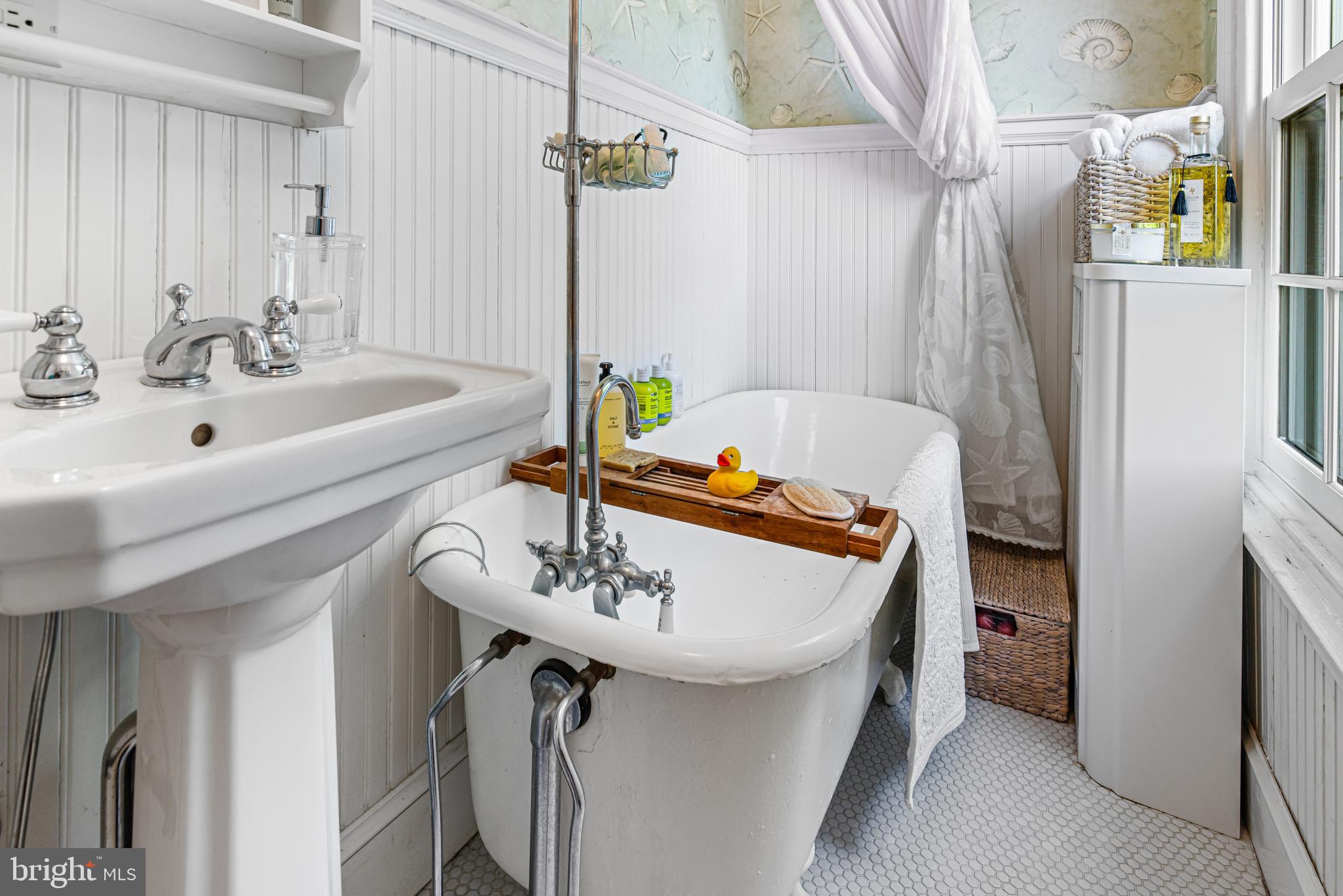 CHESTNUT HILL - Residential
