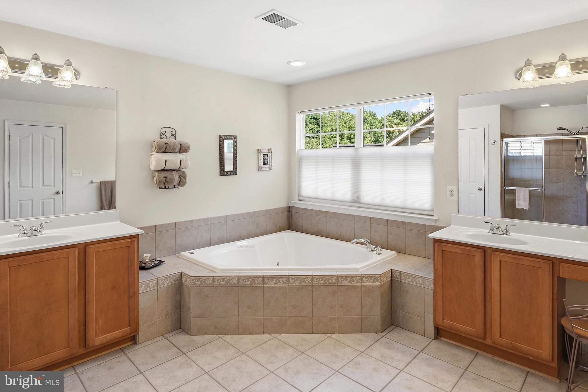 NORBECK GROVE - Residential