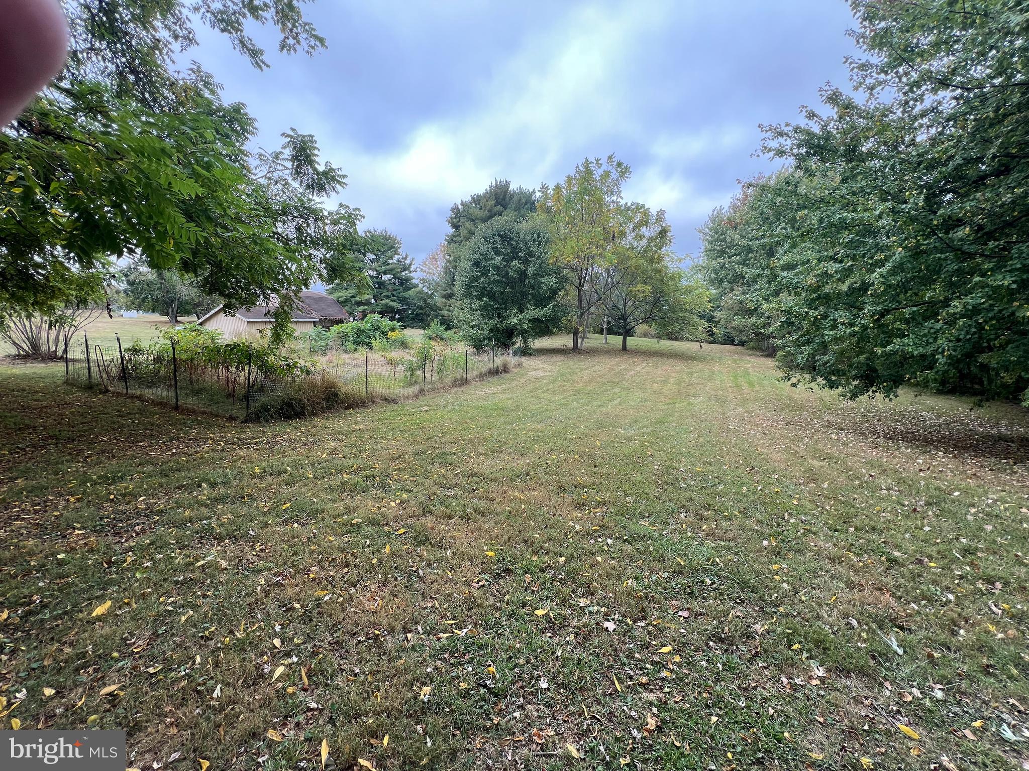 Secluded 1 acre lot
 Come build your dream home here
Easy commute to Maryland or Hanover
please do not drive back to lot , park on locust and walk back