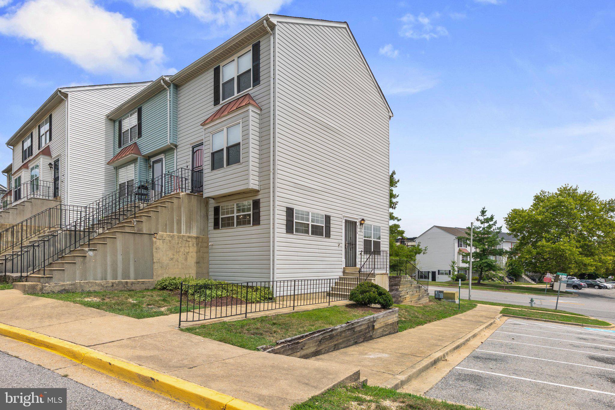 NEWLY RENOVATED 3 BEDROOMS, 1 BATH CONDOMINIUM. WASHER AND DRYER IN UNIT. HARDWOOD FLOORS.