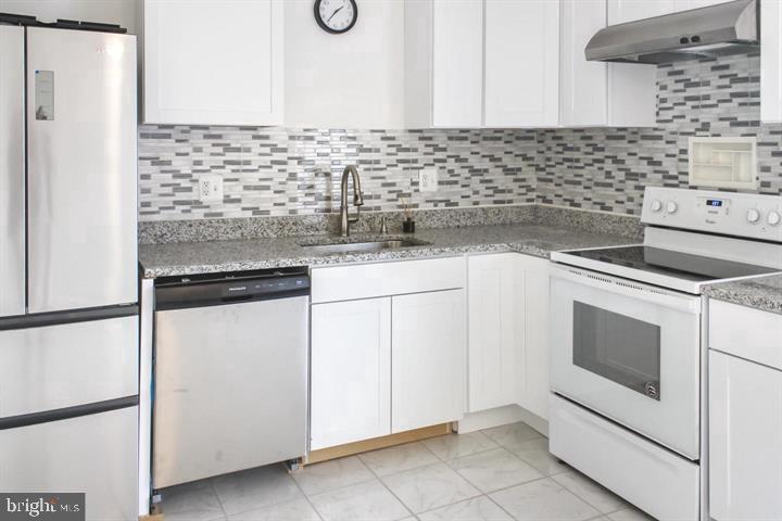 OAK MANOR TWN HSE CONDO - Residential