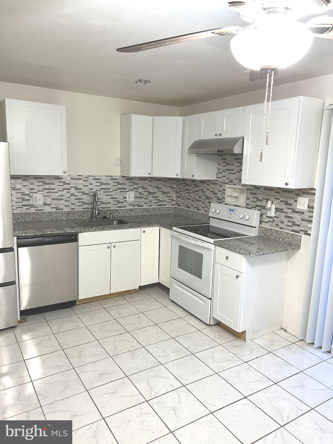 OAK MANOR TWN HSE CONDO - Residential