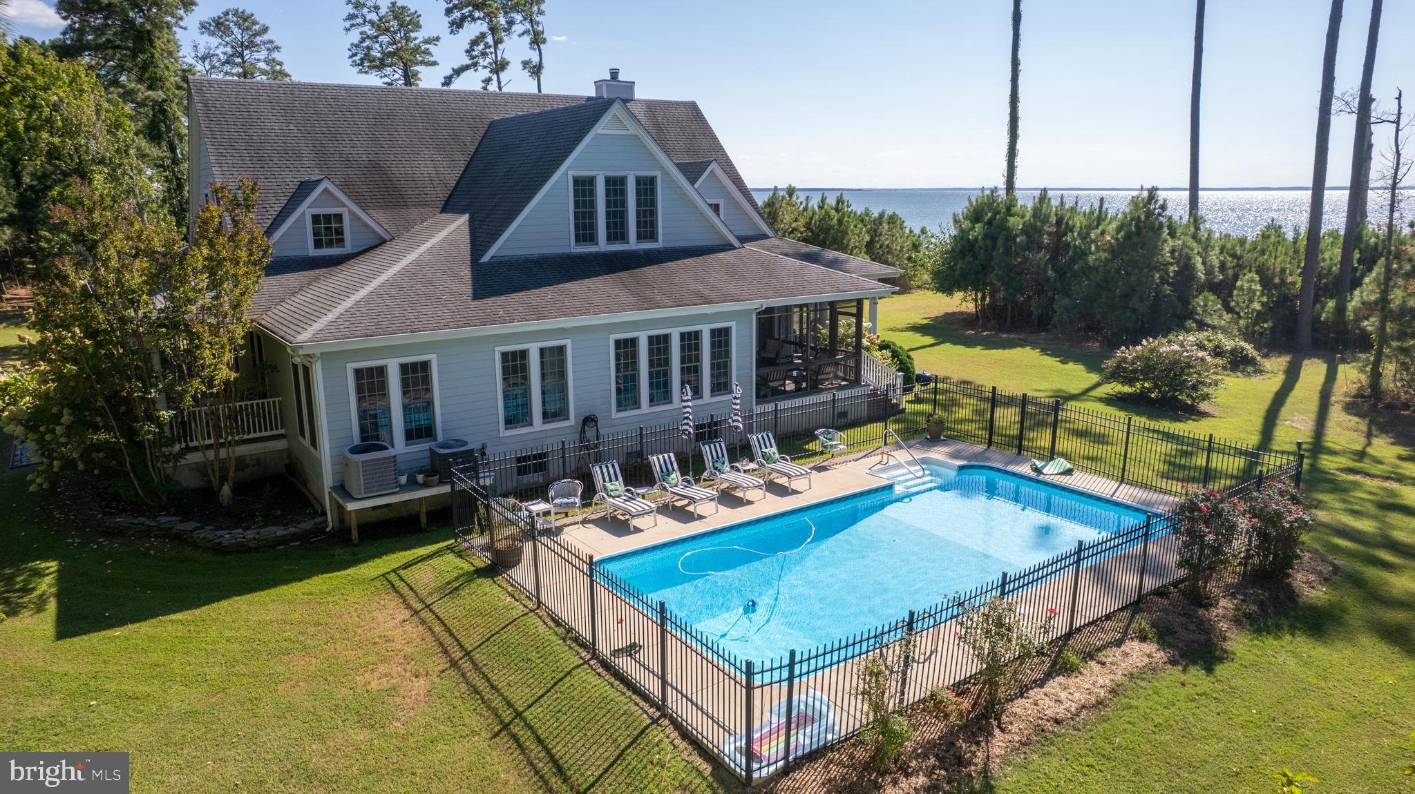 RAGGED POINT - Residential