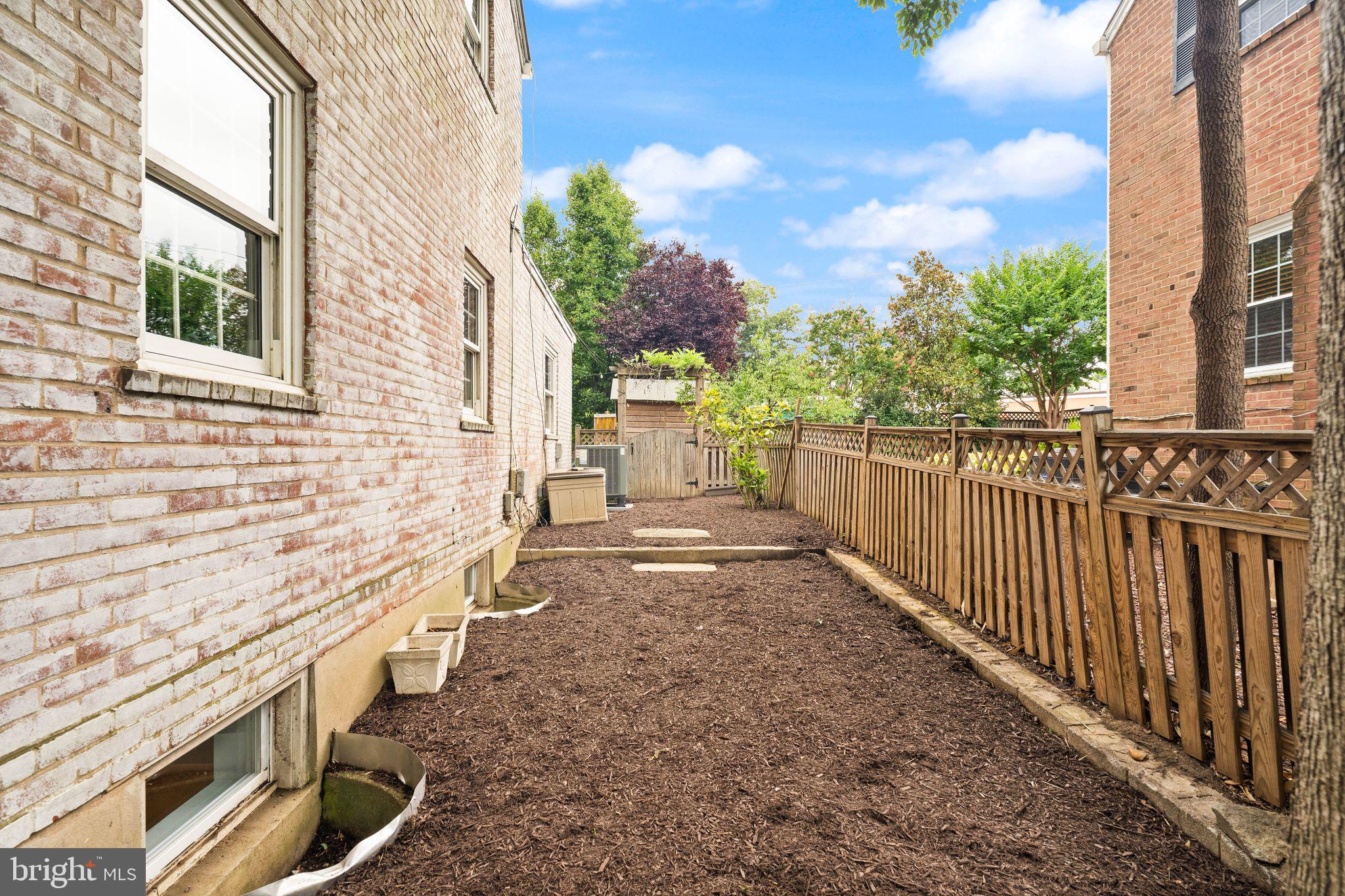 ARLINGTON FOREST - Residential