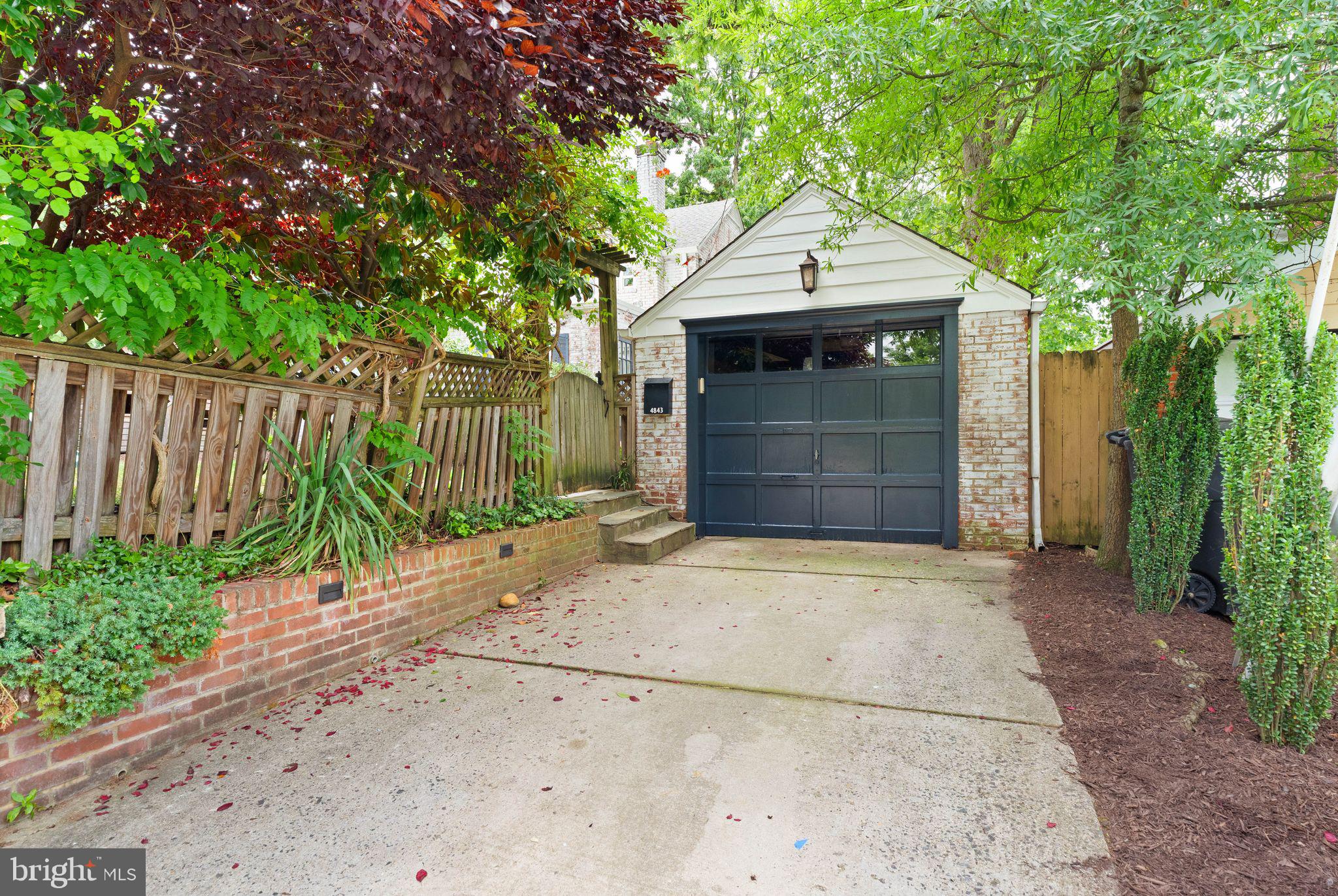 ARLINGTON FOREST - Residential
