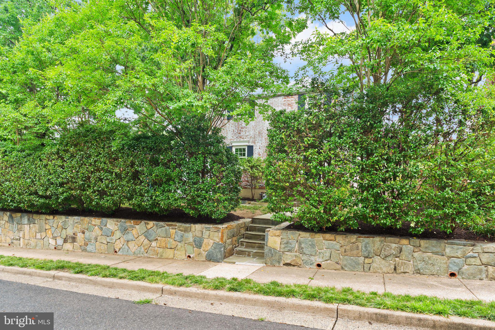 ARLINGTON FOREST - Residential
