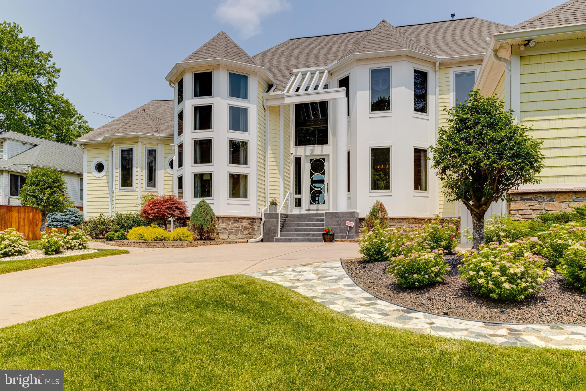 ROCKAWAY BEACH - Residential