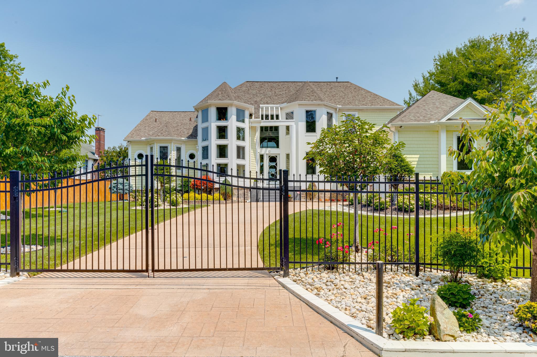 ROCKAWAY BEACH - Residential