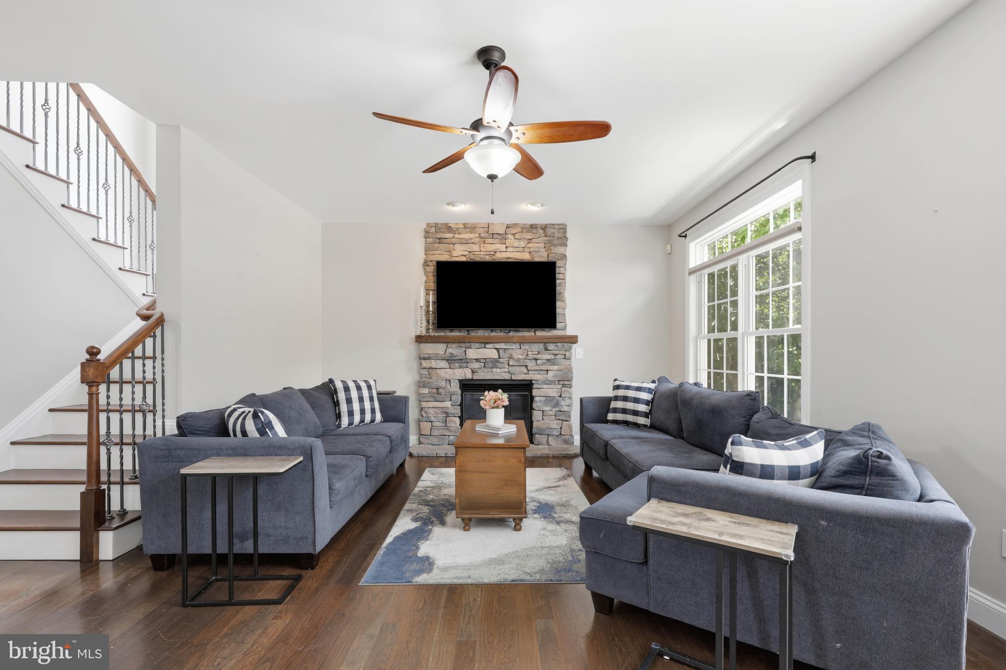 LAUREL POND - Residential
