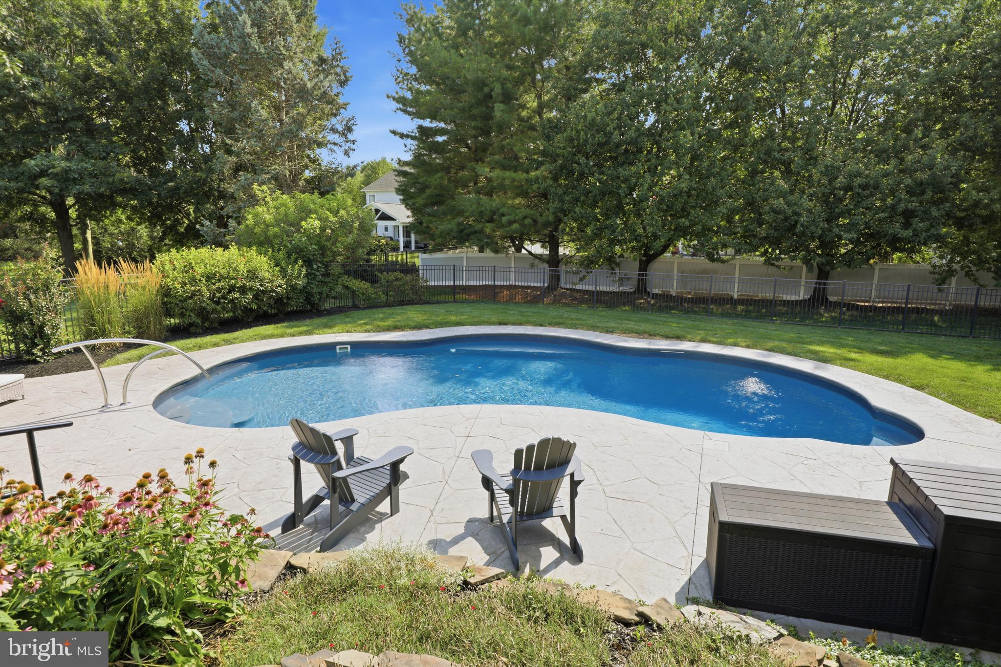LAUREL POND - Residential