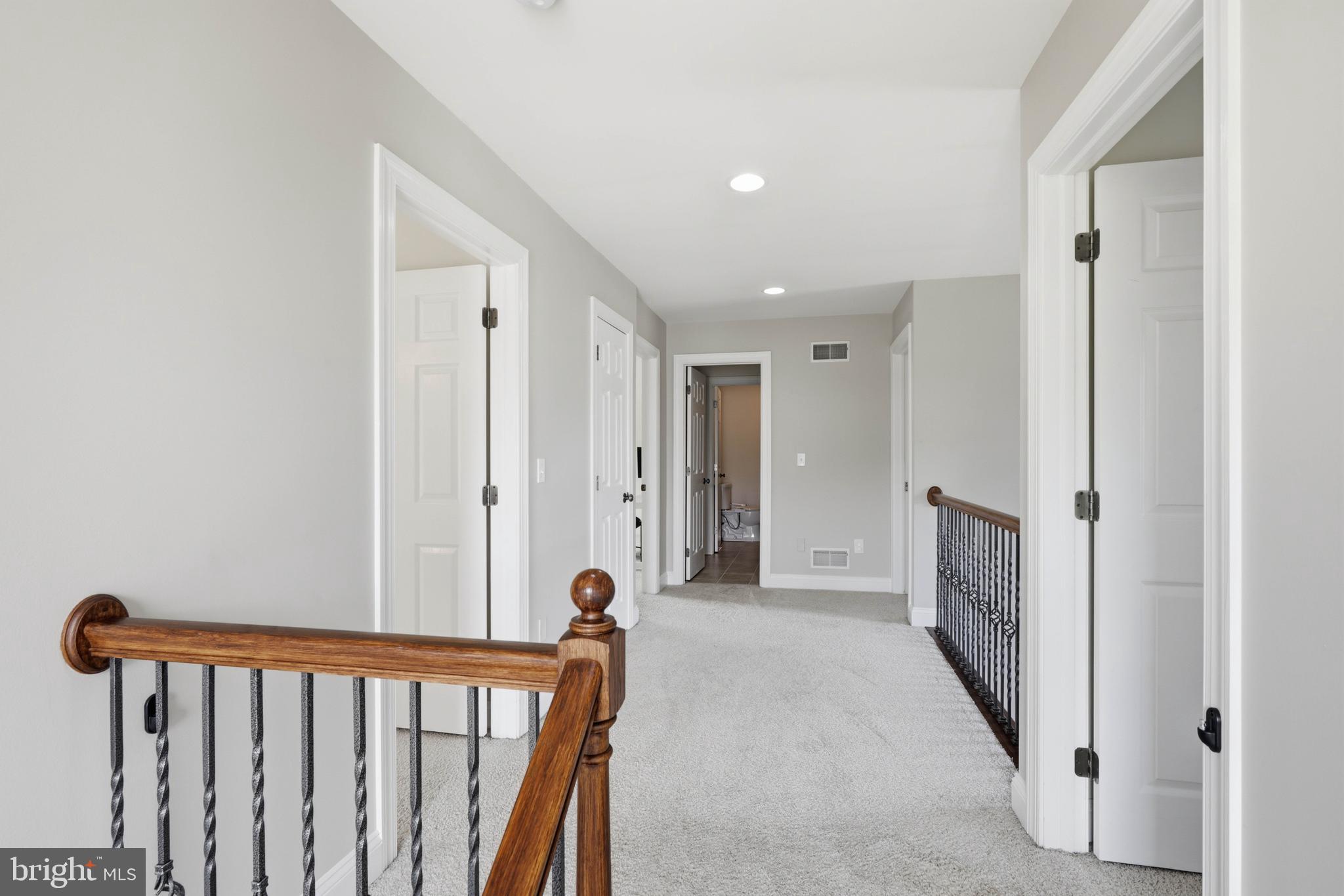 LAUREL POND - Residential