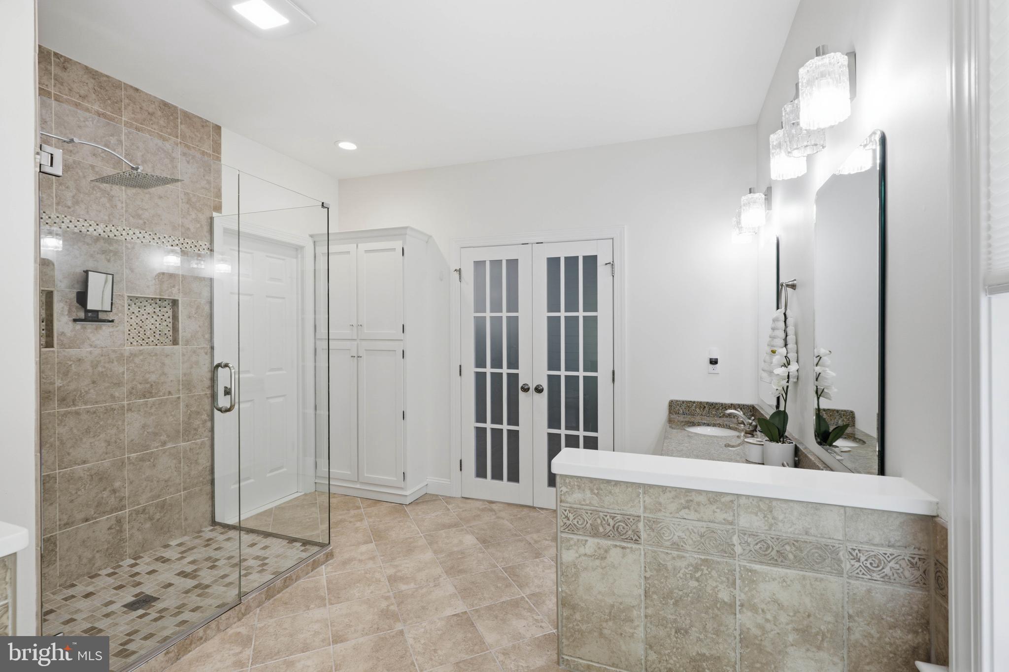 LAUREL POND - Residential