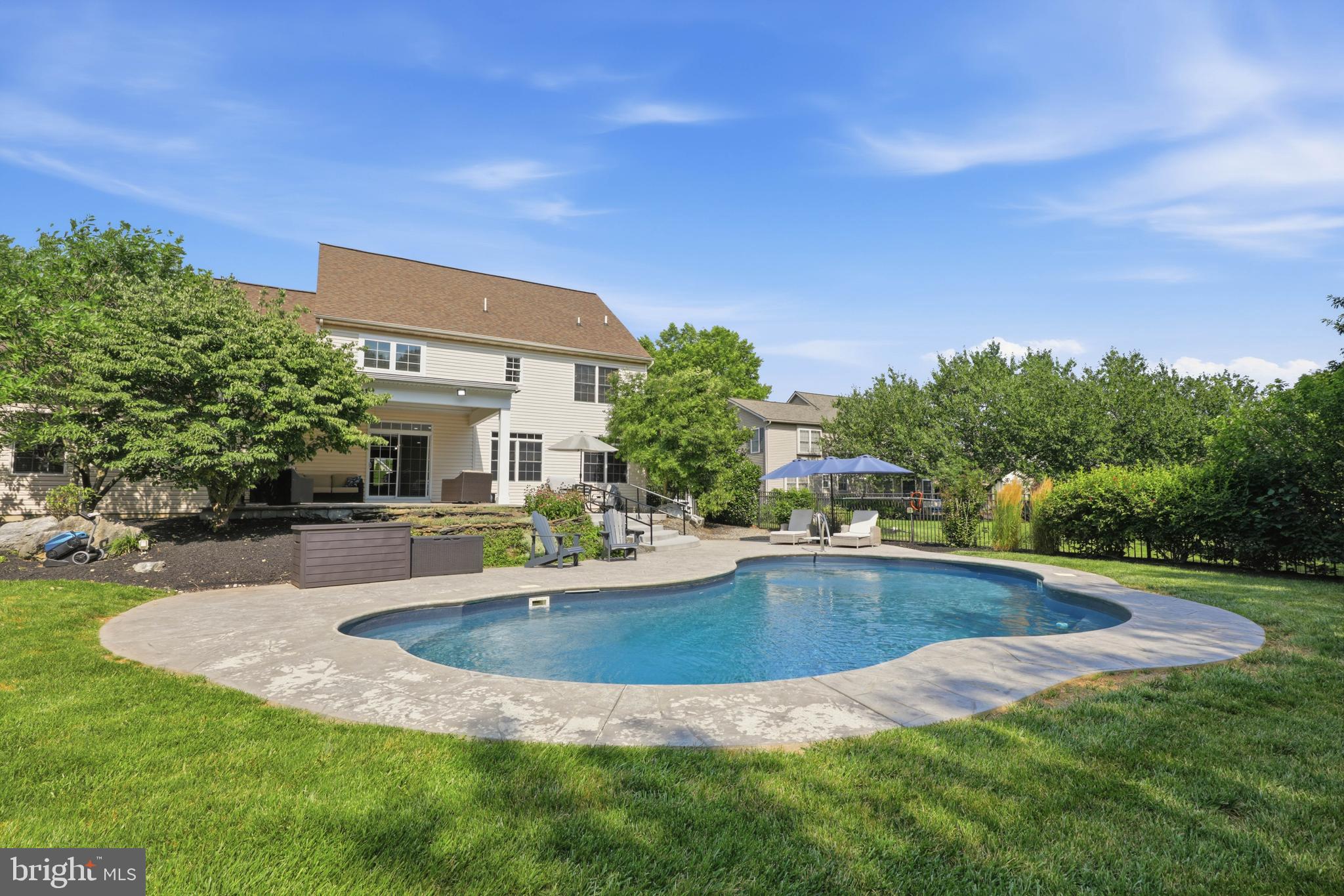 LAUREL POND - Residential