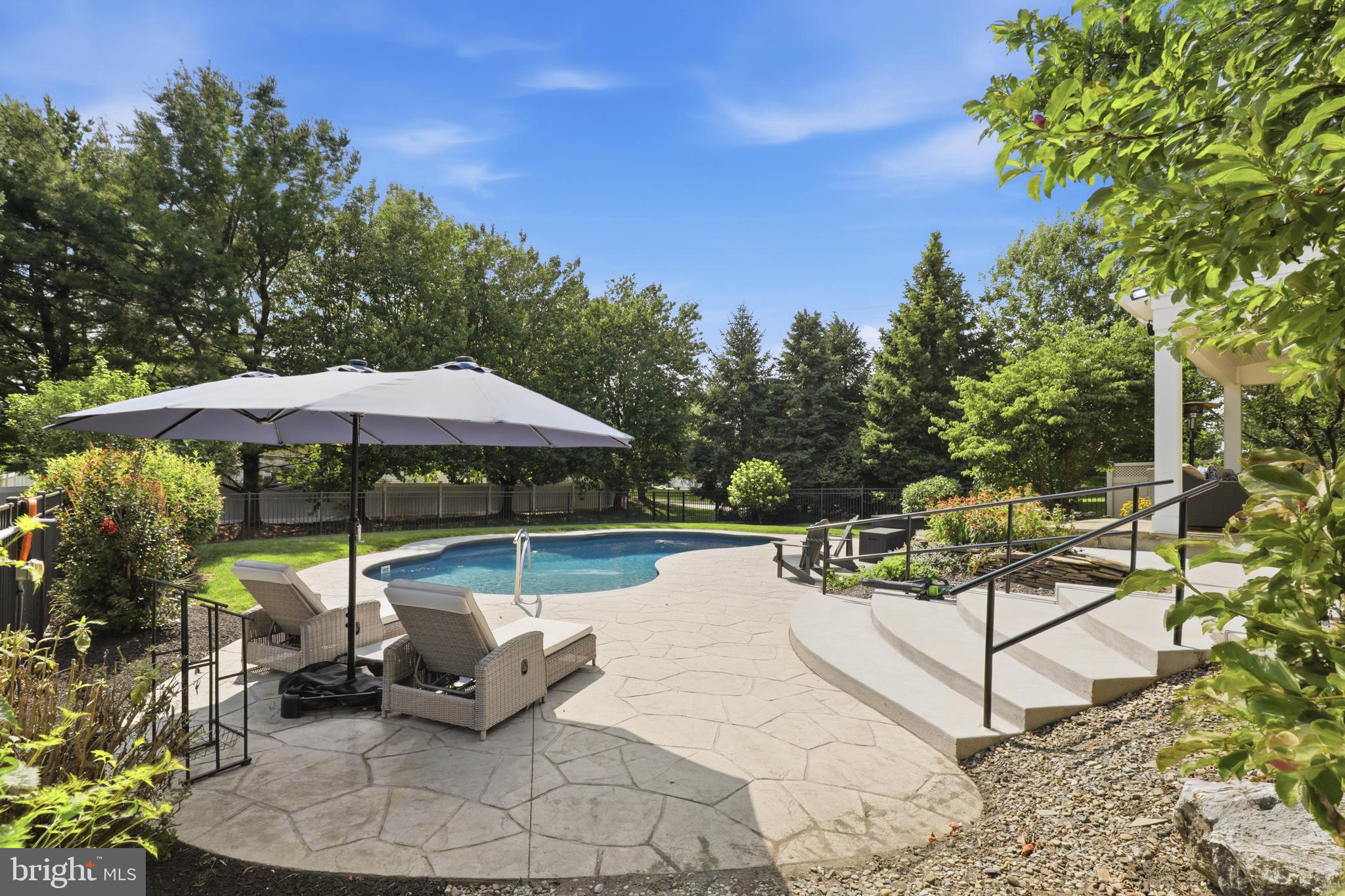 LAUREL POND - Residential