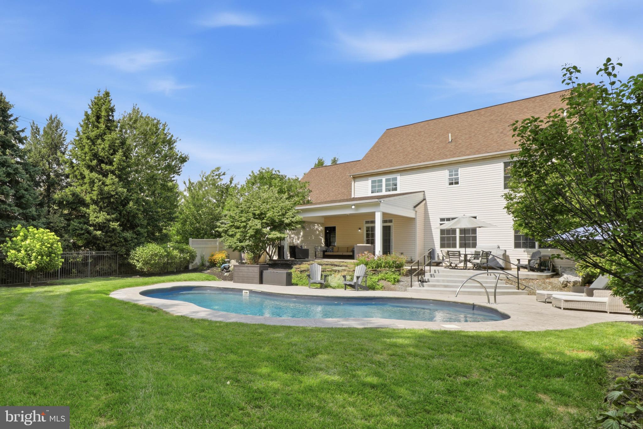 LAUREL POND - Residential