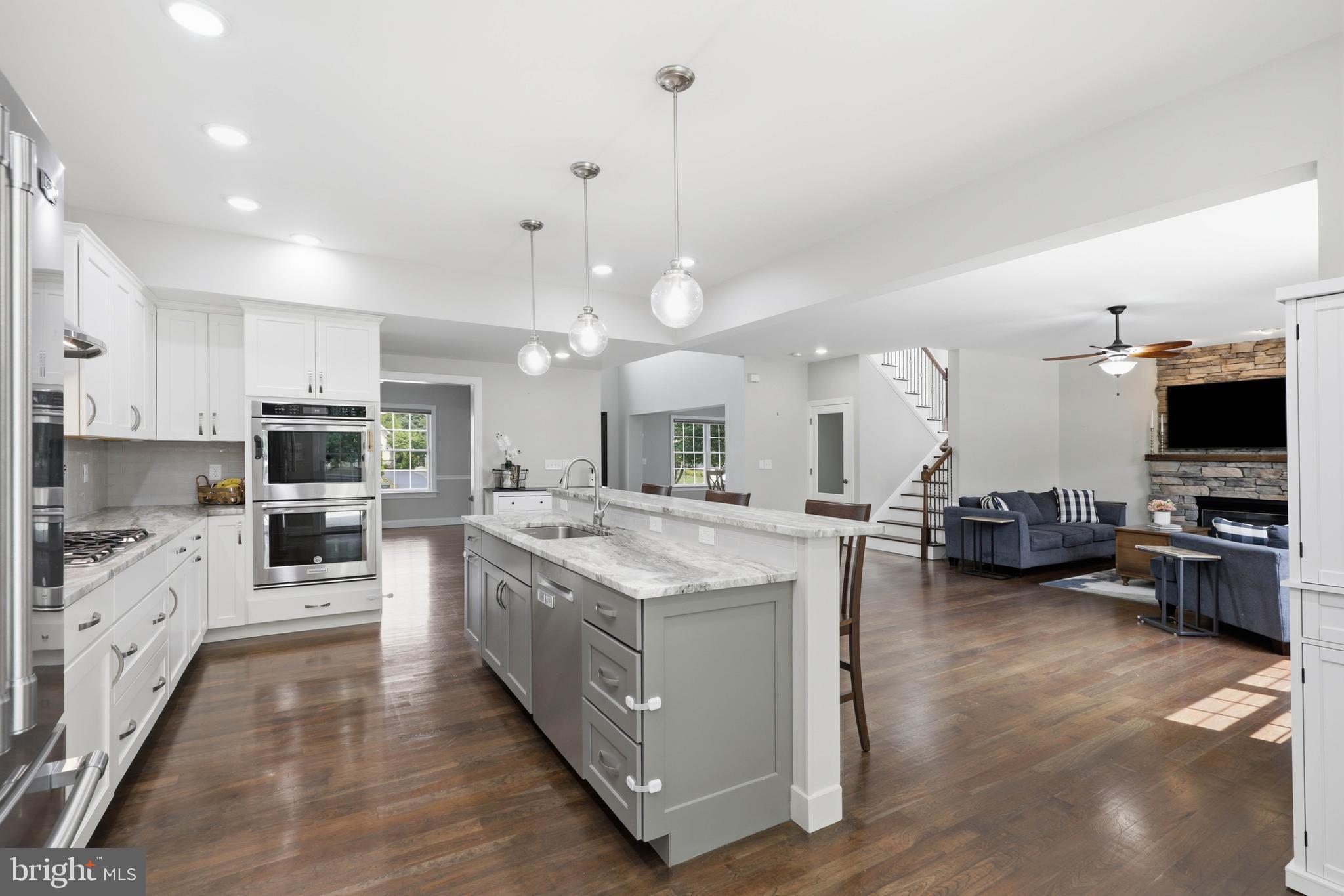 LAUREL POND - Residential