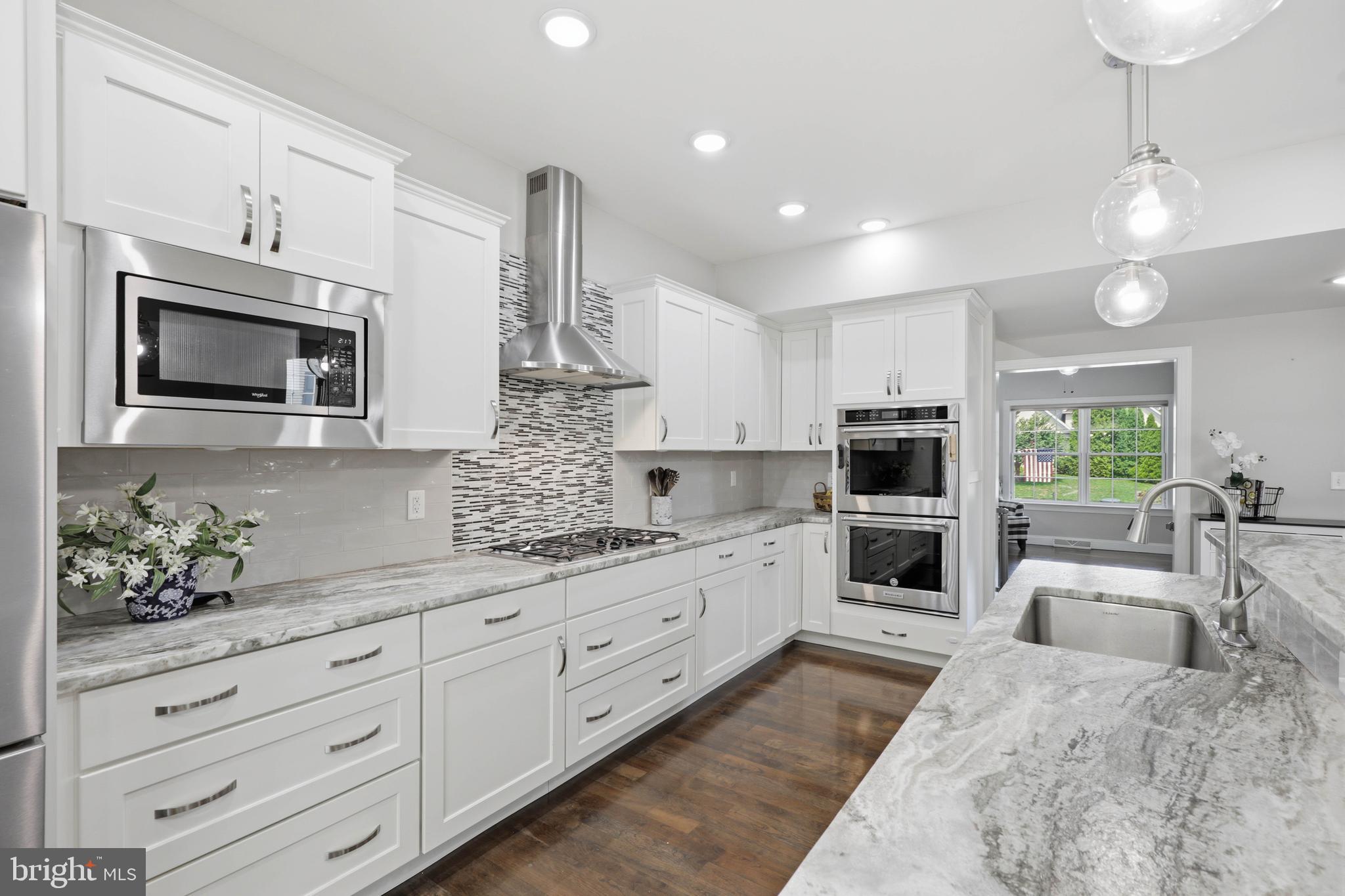 LAUREL POND - Residential