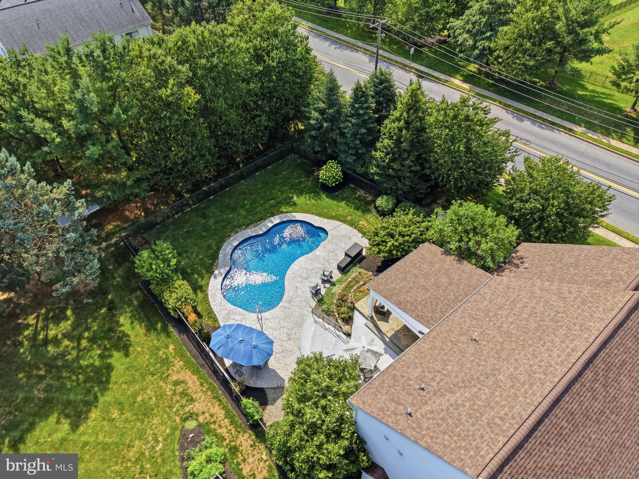 LAUREL POND - Residential
