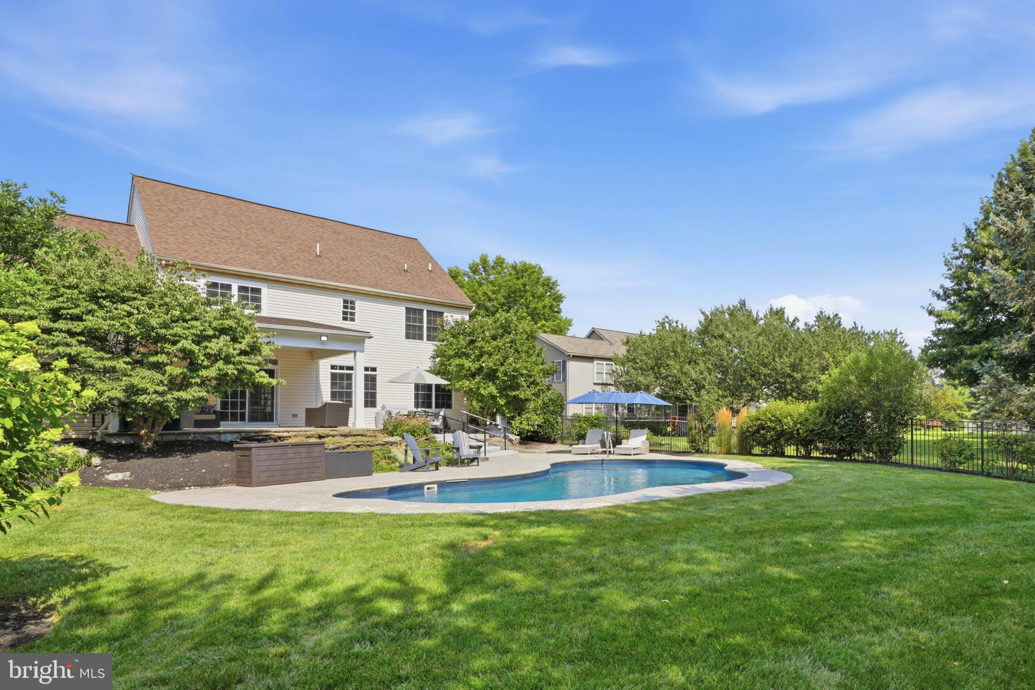 LAUREL POND - Residential
