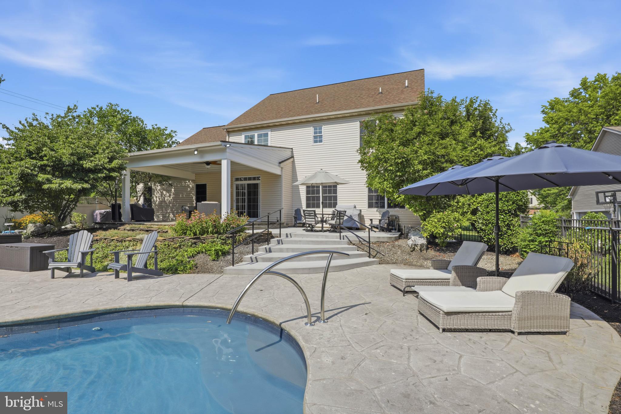 LAUREL POND - Residential