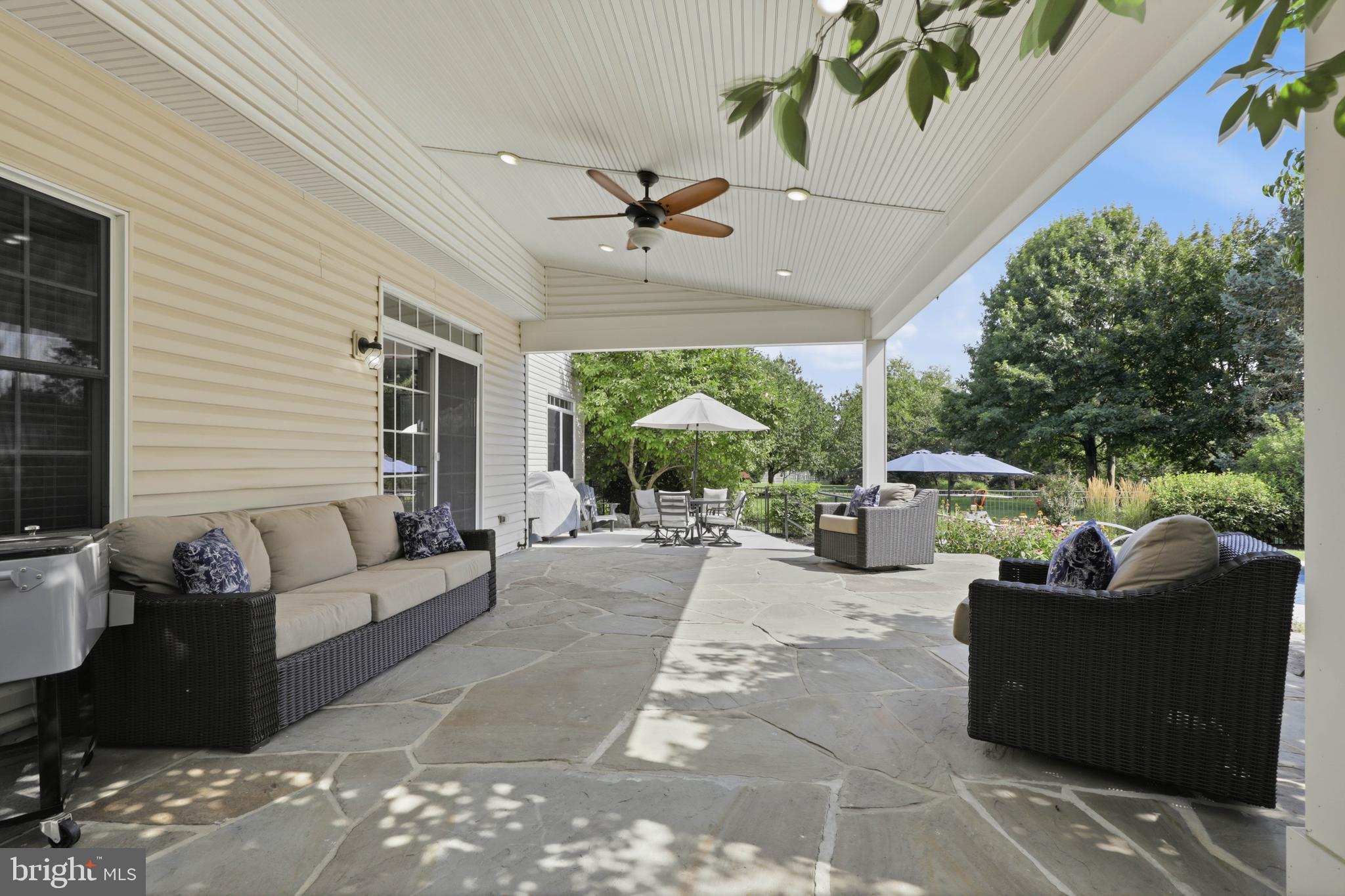 LAUREL POND - Residential